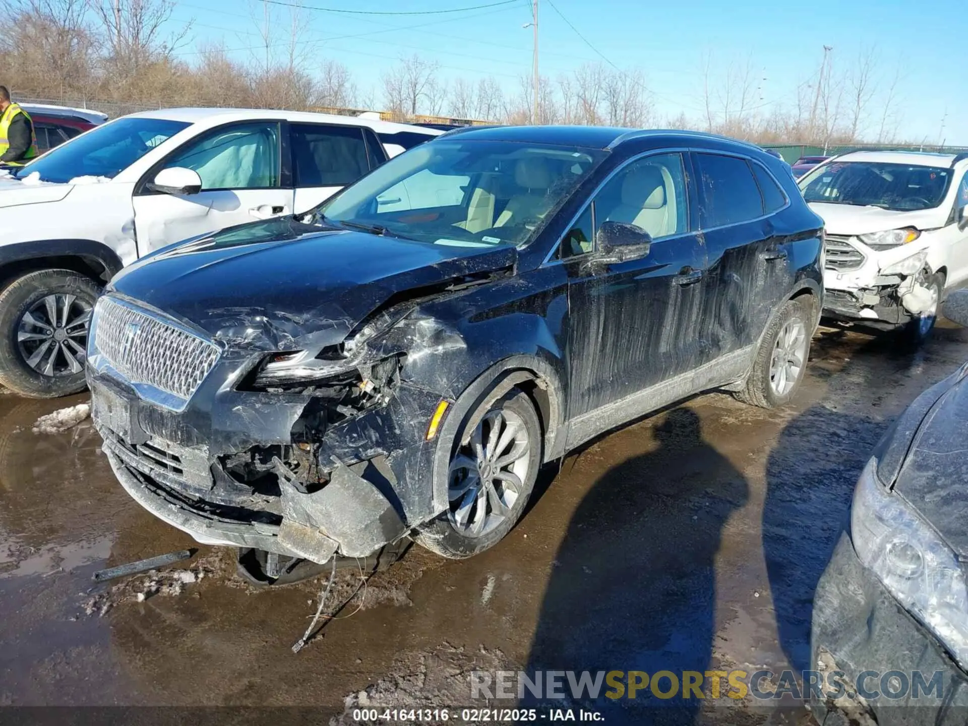 2 Фотография поврежденного автомобиля 5LMCJ2C99KUL17179 LINCOLN MKC 2019