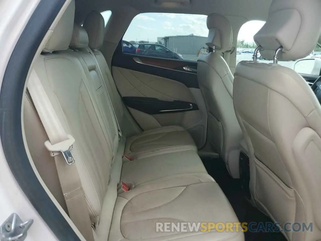 11 Photograph of a damaged car 5LMCJ2C99KUL18946 LINCOLN MKC 2019