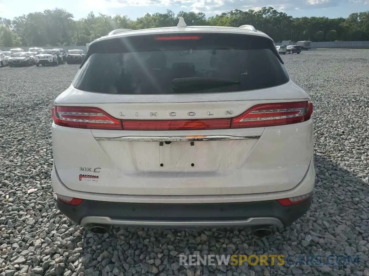 6 Photograph of a damaged car 5LMCJ2C99KUL18946 LINCOLN MKC 2019