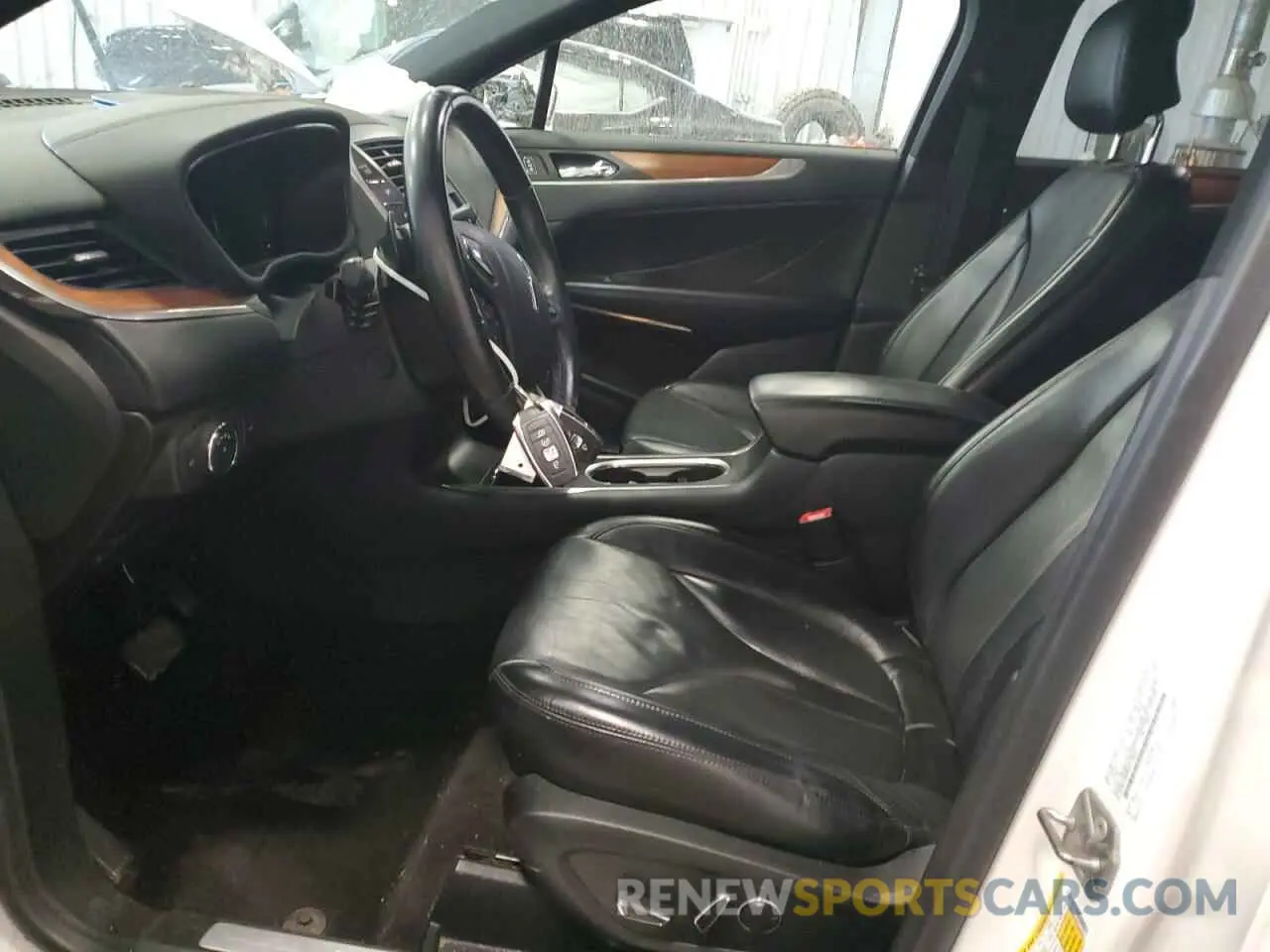 7 Фотография поврежденного автомобиля 5LMCJ2D90KUL25654 LINCOLN MKC 2019