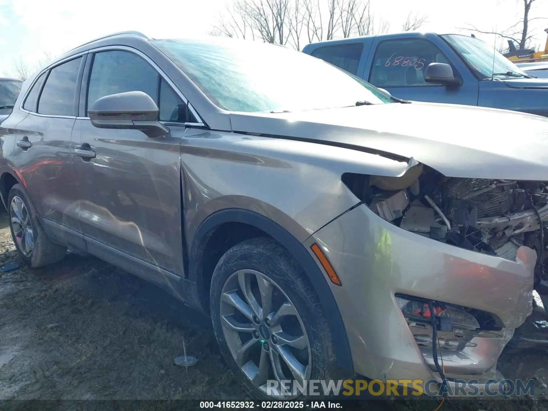 14 Photograph of a damaged car 5LMCJ2D92KUL12338 LINCOLN MKC 2019