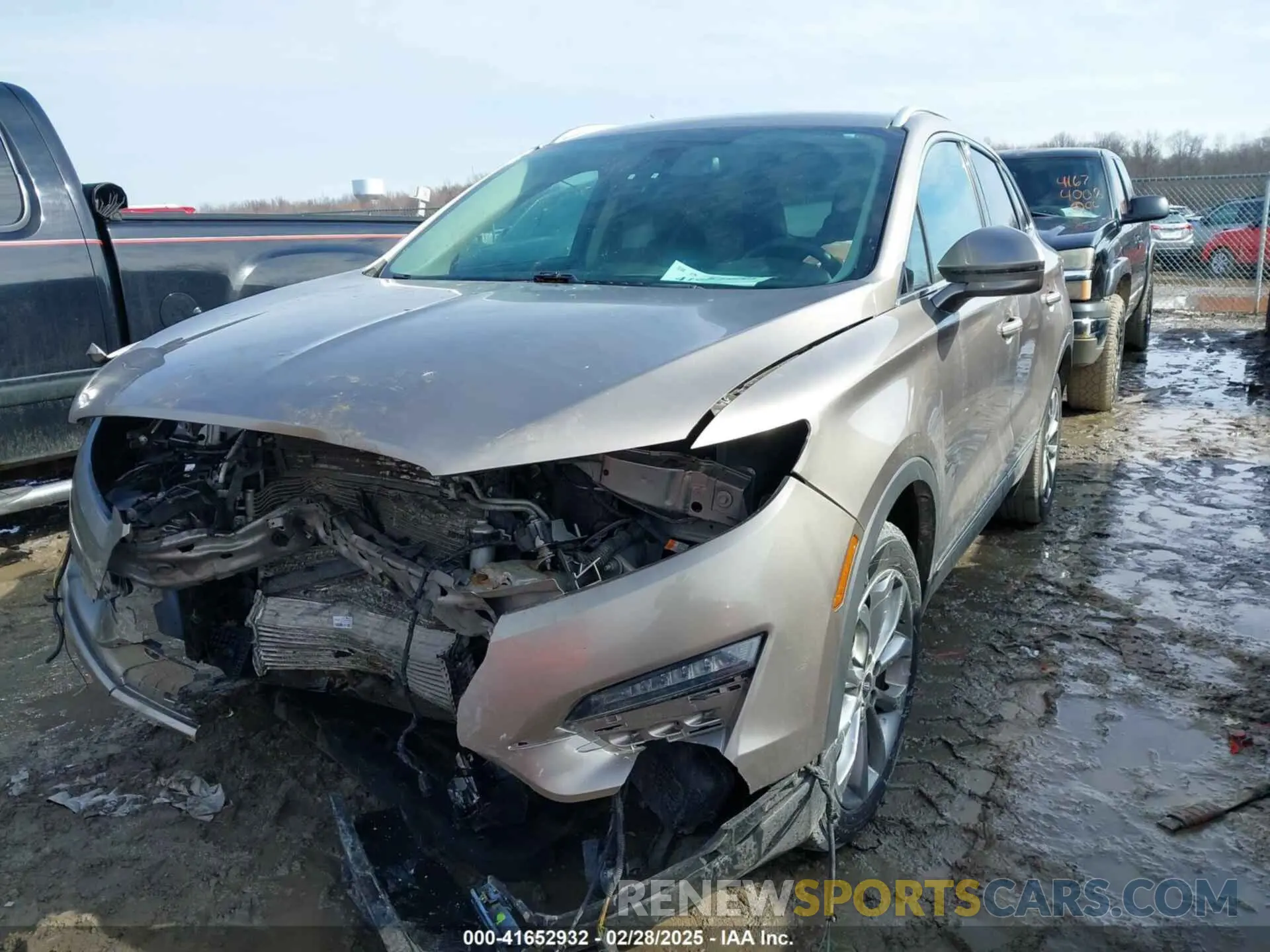 2 Photograph of a damaged car 5LMCJ2D92KUL12338 LINCOLN MKC 2019