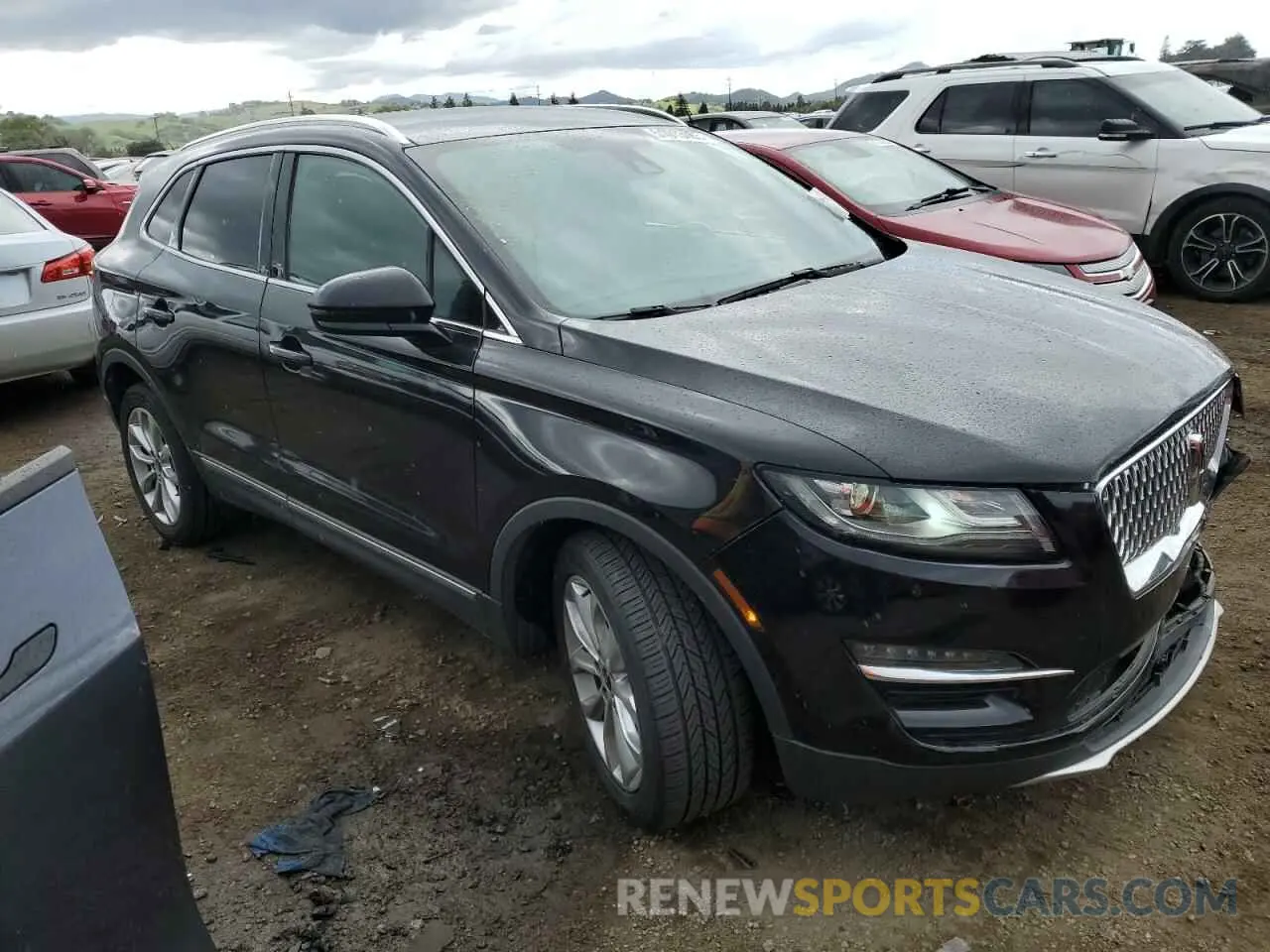 4 Photograph of a damaged car 5LMCJ2D92KUL29608 LINCOLN MKC 2019