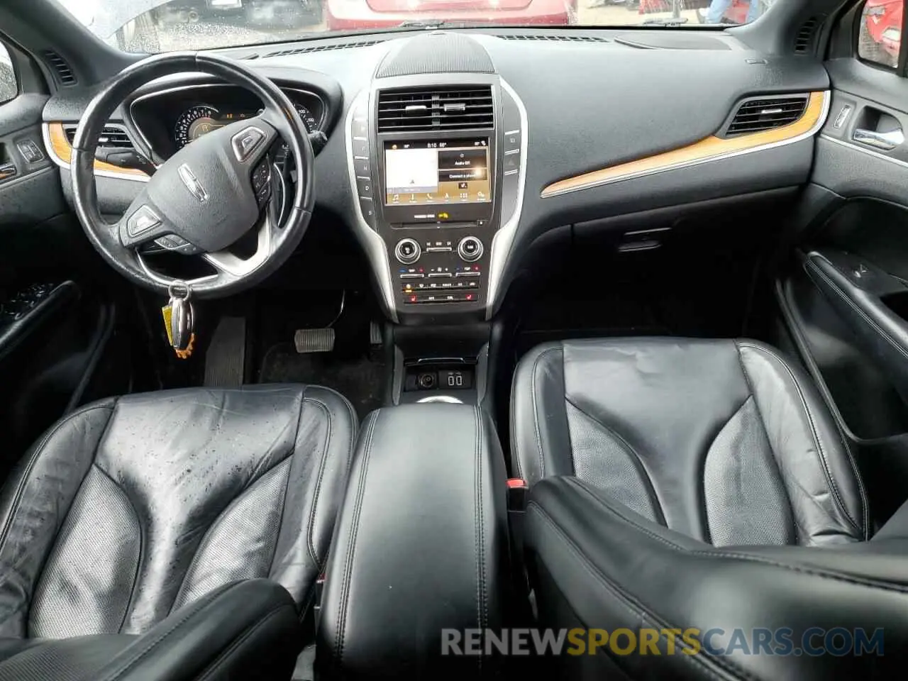 8 Photograph of a damaged car 5LMCJ2D92KUL29608 LINCOLN MKC 2019