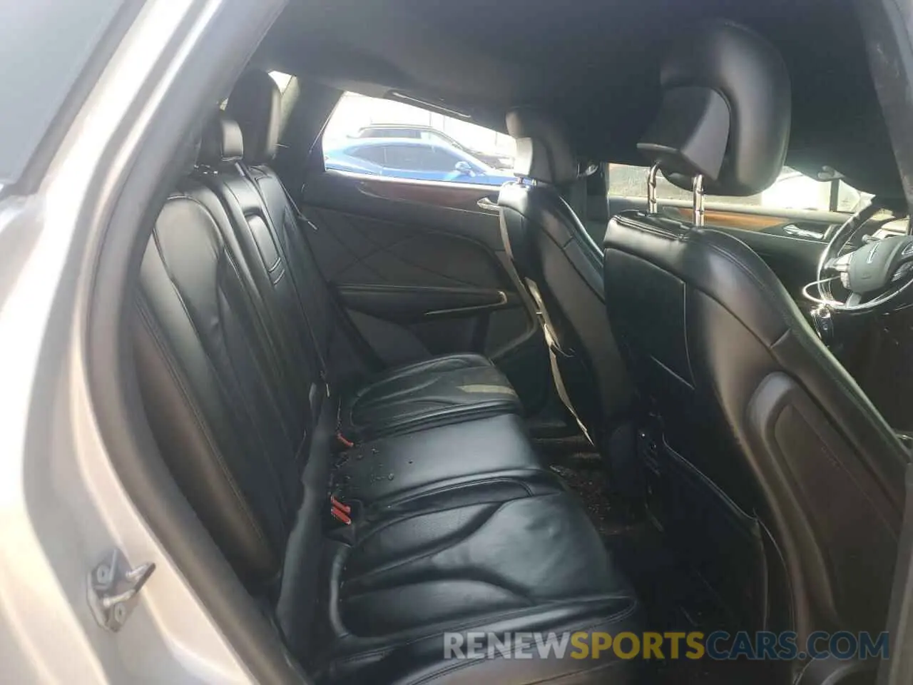 11 Photograph of a damaged car 5LMCJ2D93KUL03390 LINCOLN MKC 2019