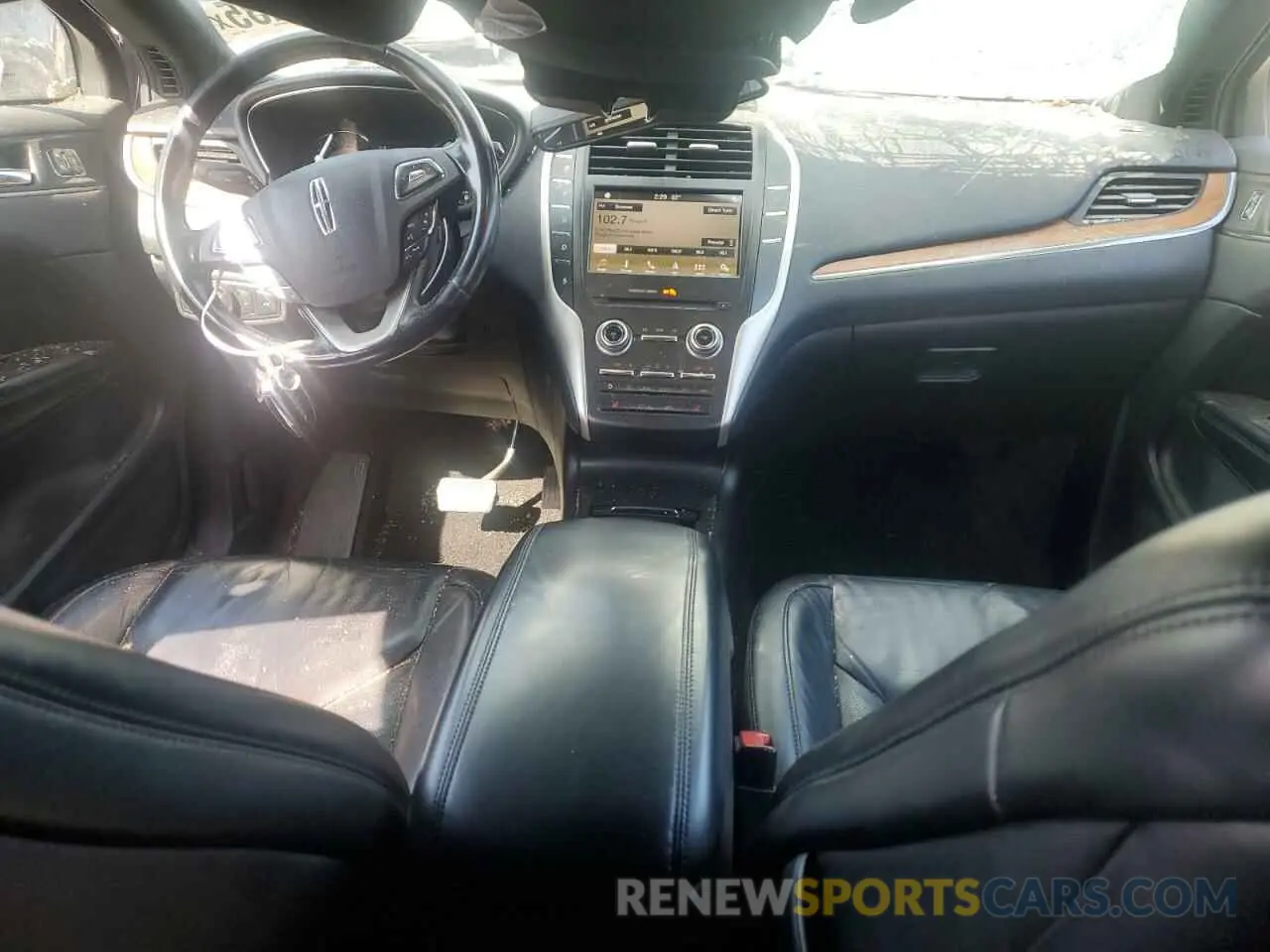 8 Photograph of a damaged car 5LMCJ2D93KUL03390 LINCOLN MKC 2019