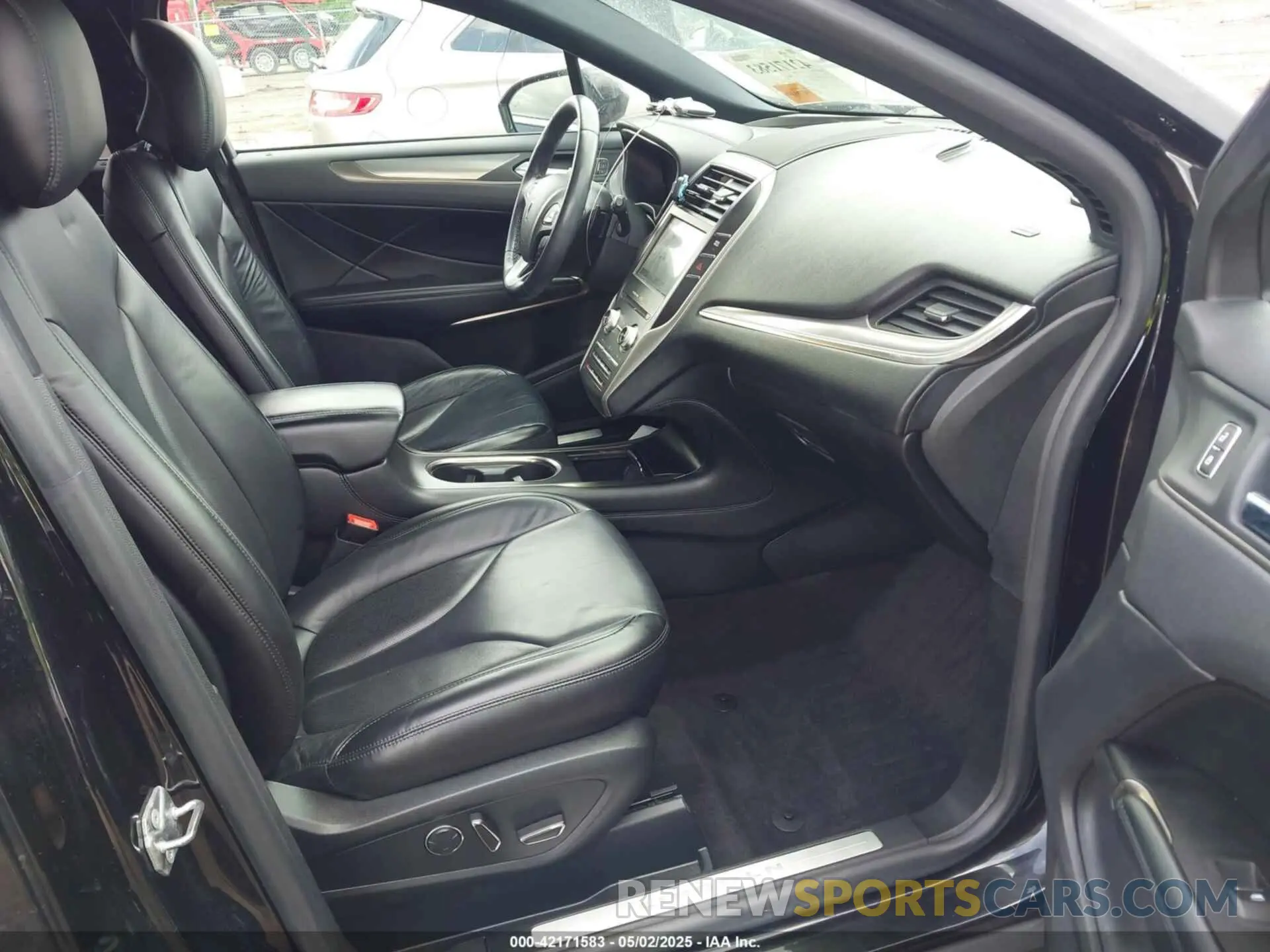 5 Фотография поврежденного автомобиля 5LMCJ2D94KUL12678 LINCOLN MKC 2019