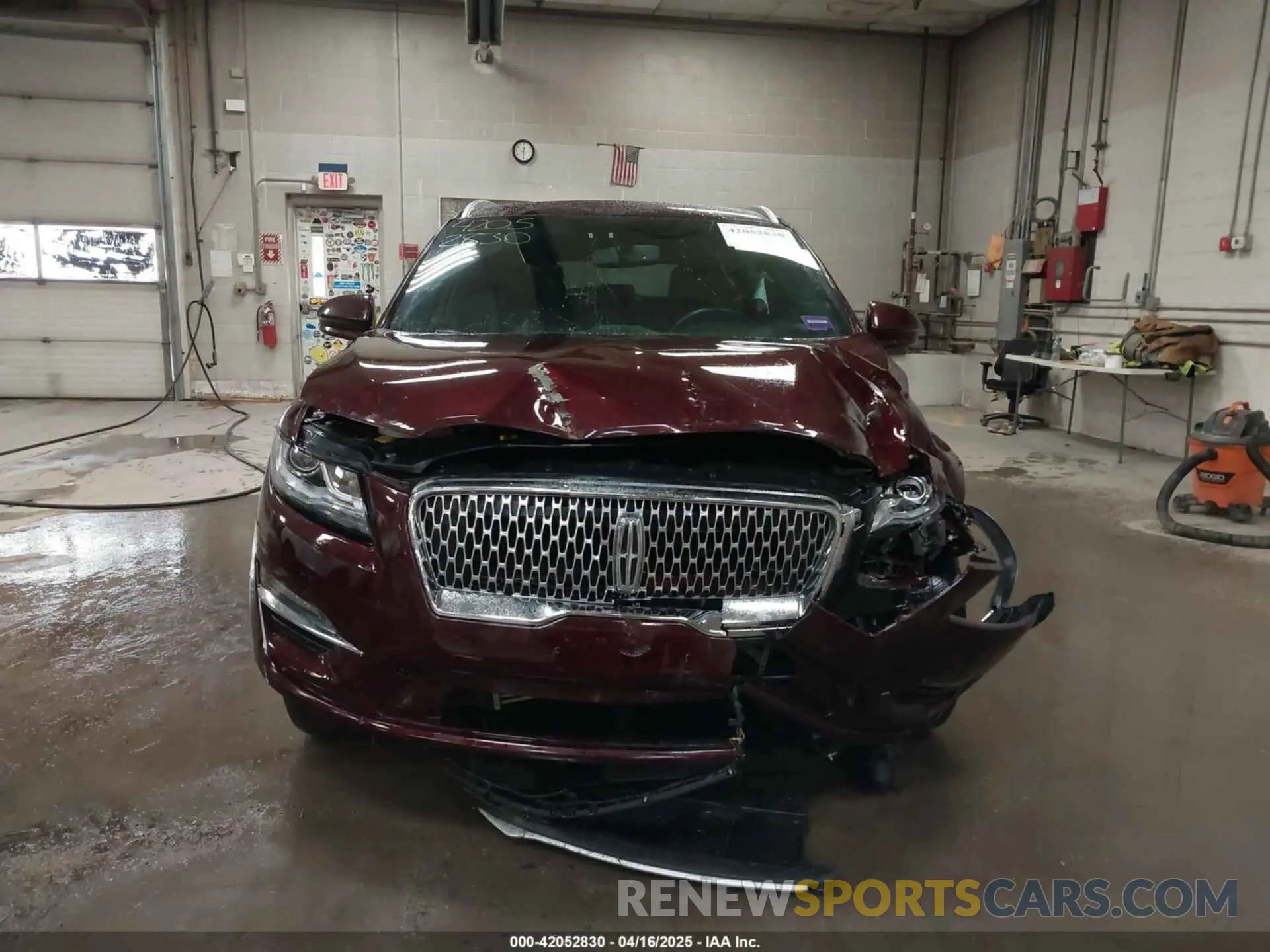 12 Photograph of a damaged car 5LMCJ2D95KUL07473 LINCOLN MKC 2019