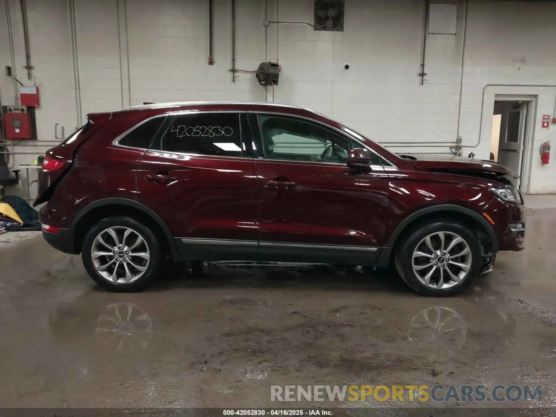 13 Photograph of a damaged car 5LMCJ2D95KUL07473 LINCOLN MKC 2019