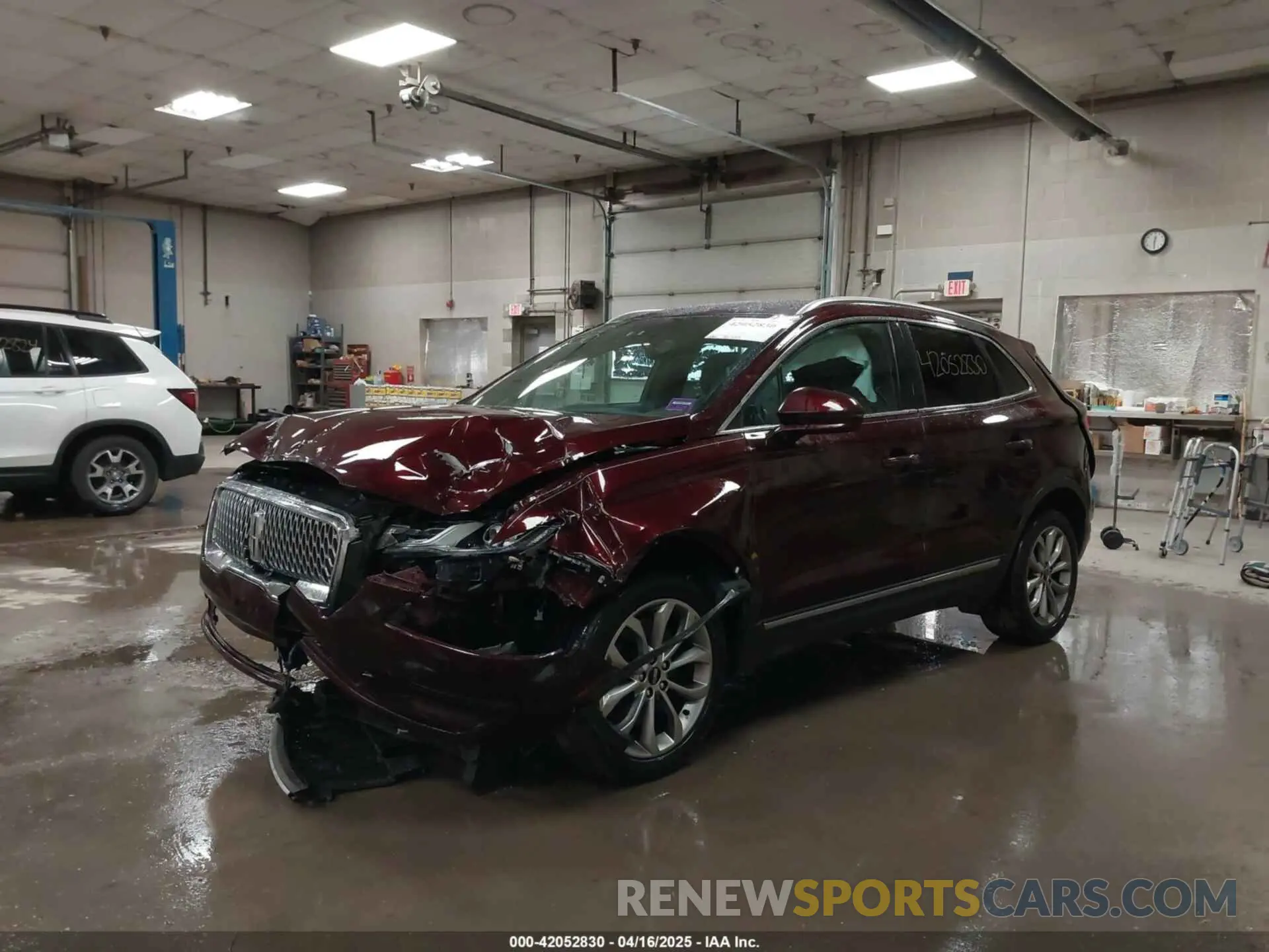 2 Photograph of a damaged car 5LMCJ2D95KUL07473 LINCOLN MKC 2019