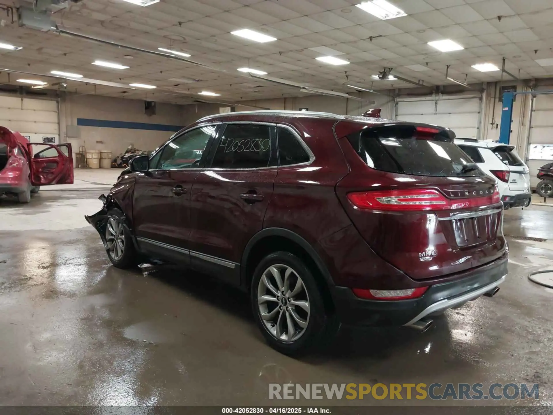 3 Photograph of a damaged car 5LMCJ2D95KUL07473 LINCOLN MKC 2019