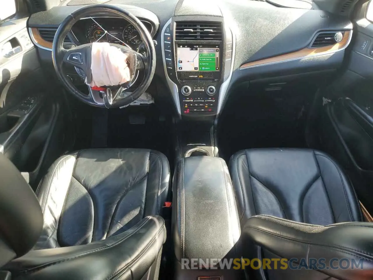 8 Photograph of a damaged car 5LMCJ2D96KUL02511 LINCOLN MKC 2019