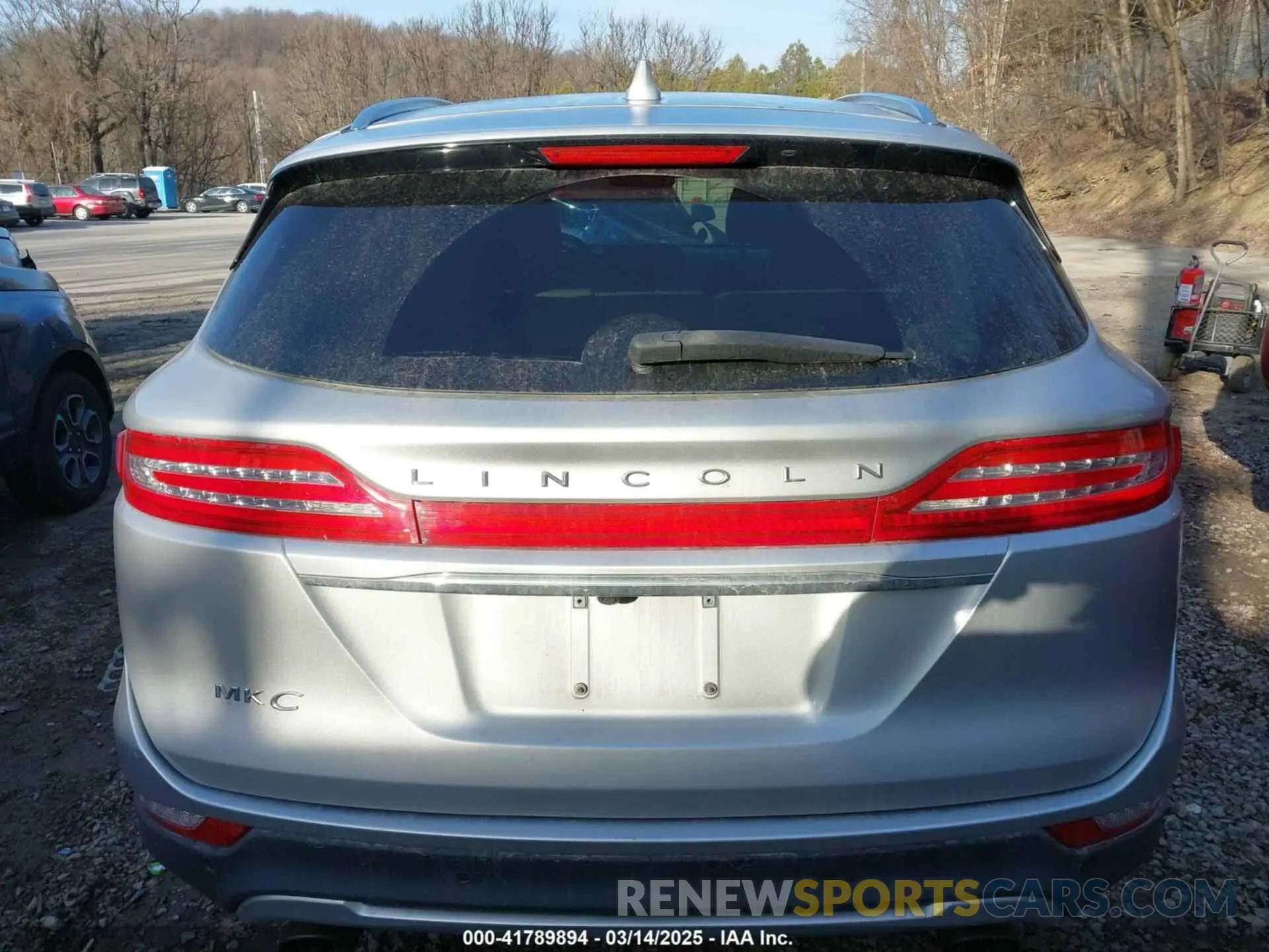 16 Photograph of a damaged car 5LMCJ2D97KUL16479 LINCOLN MKC 2019