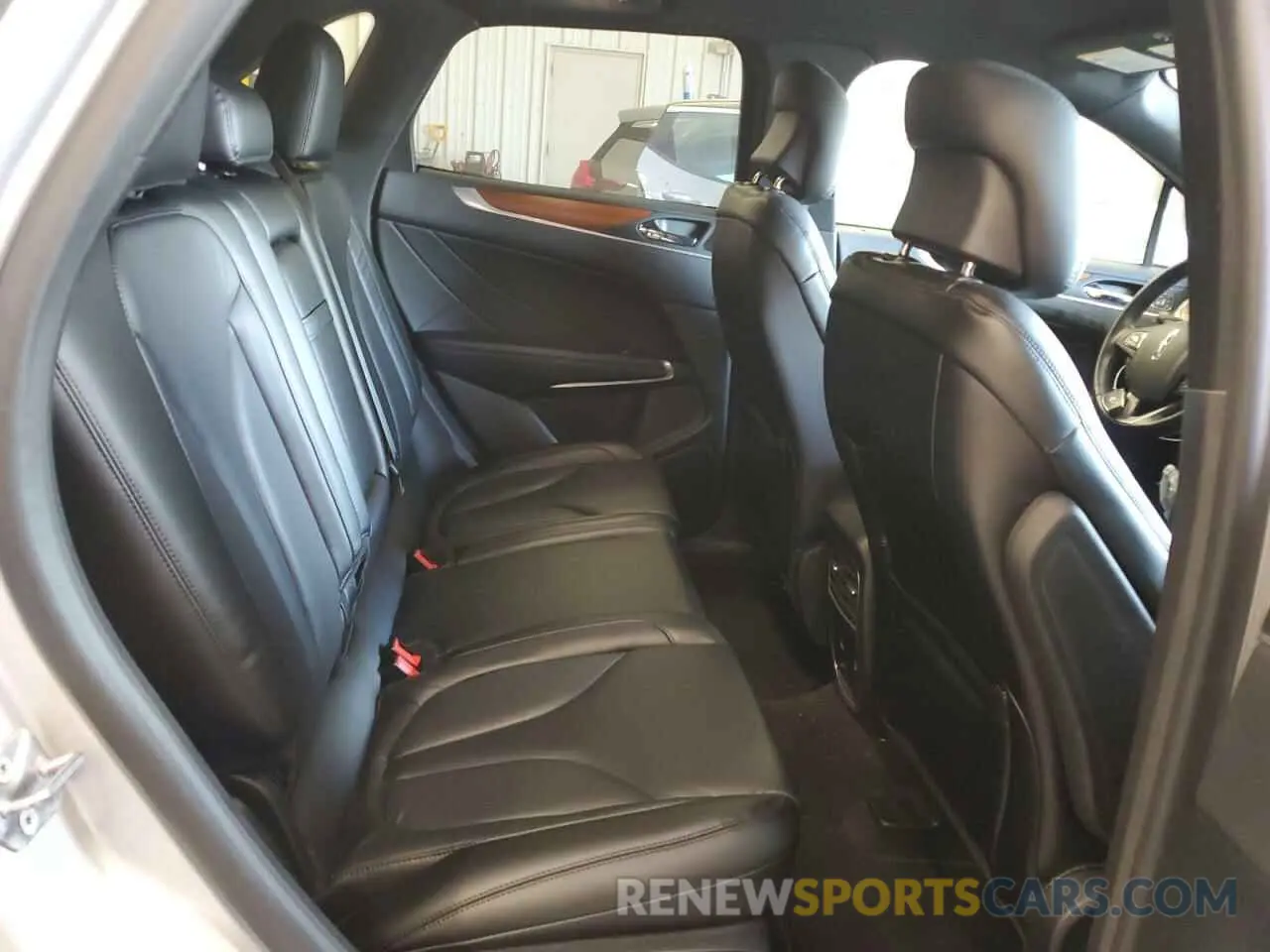 11 Photograph of a damaged car 5LMCJ2D98KUL47904 LINCOLN MKC 2019