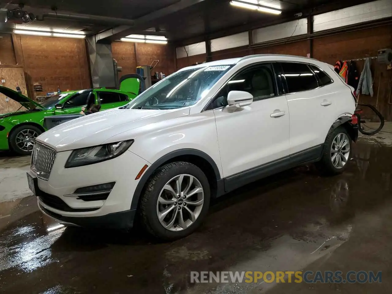 1 Photograph of a damaged car 5LMCJ2D9XKUL26052 LINCOLN MKC 2019