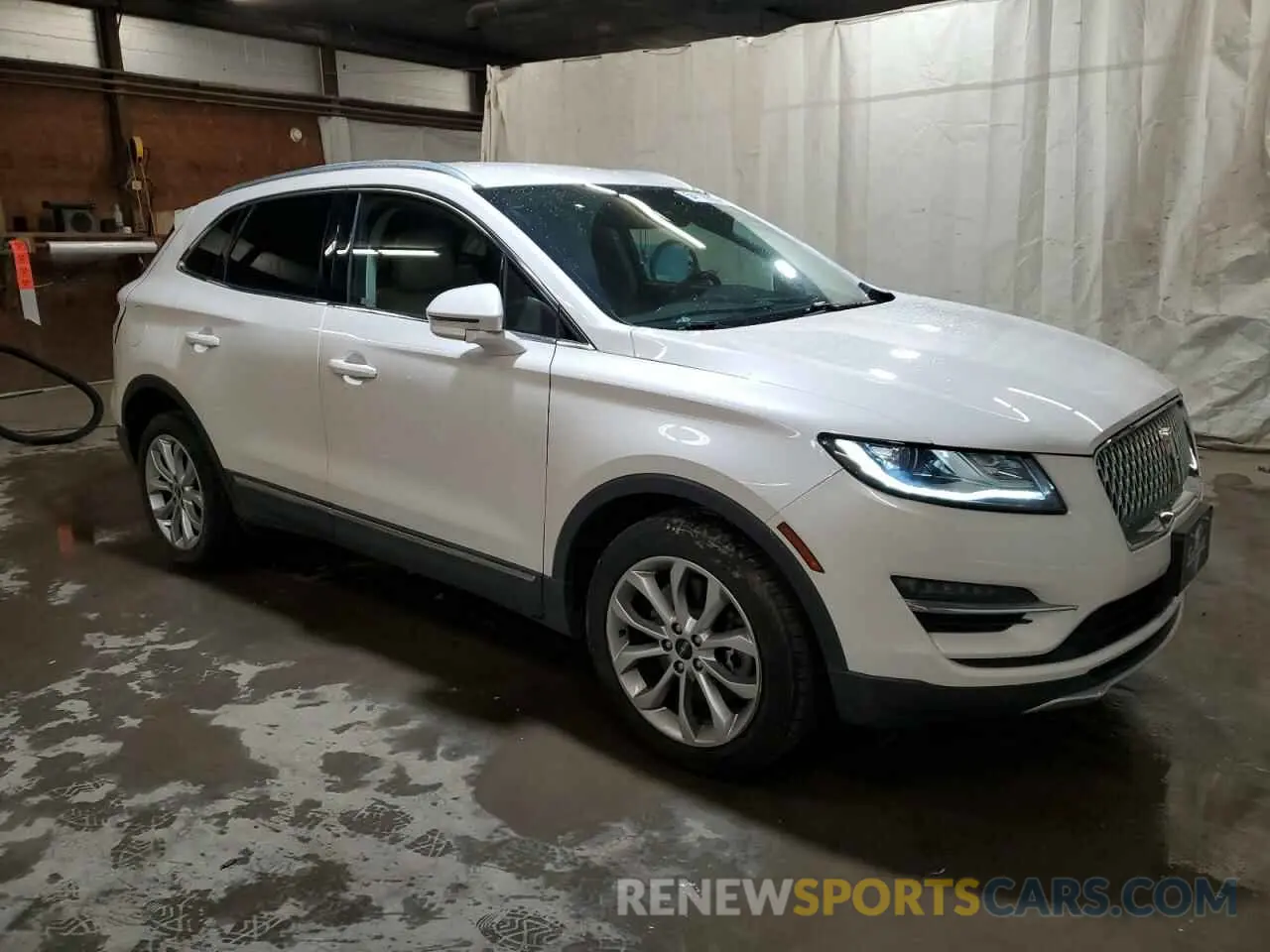 4 Photograph of a damaged car 5LMCJ2D9XKUL26052 LINCOLN MKC 2019
