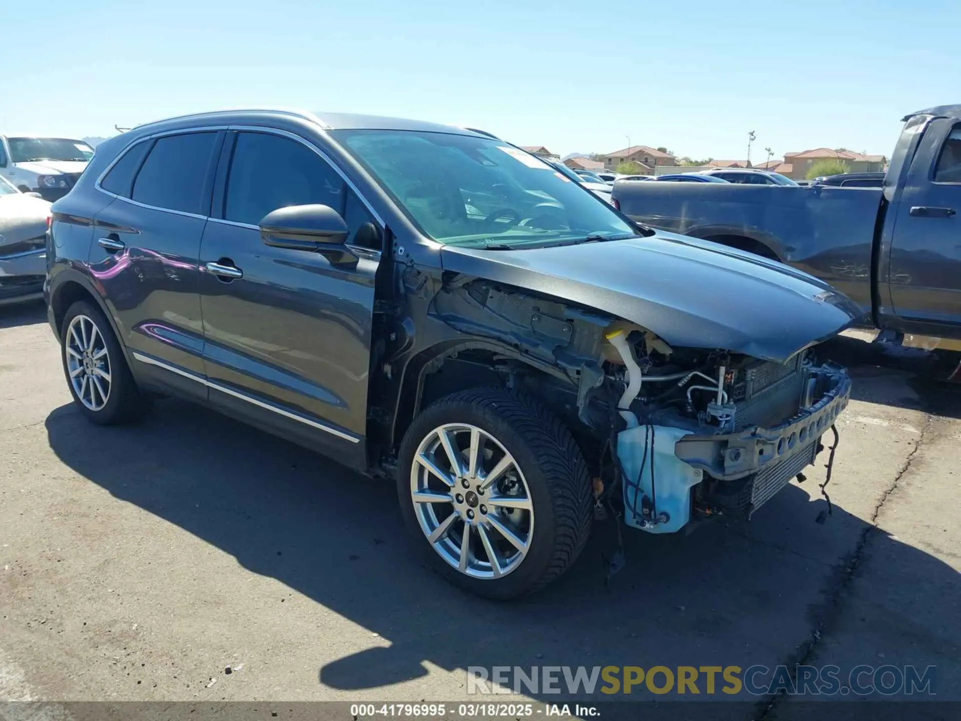 1 Photograph of a damaged car 5LMCJ3C90KUL23099 LINCOLN MKC 2019