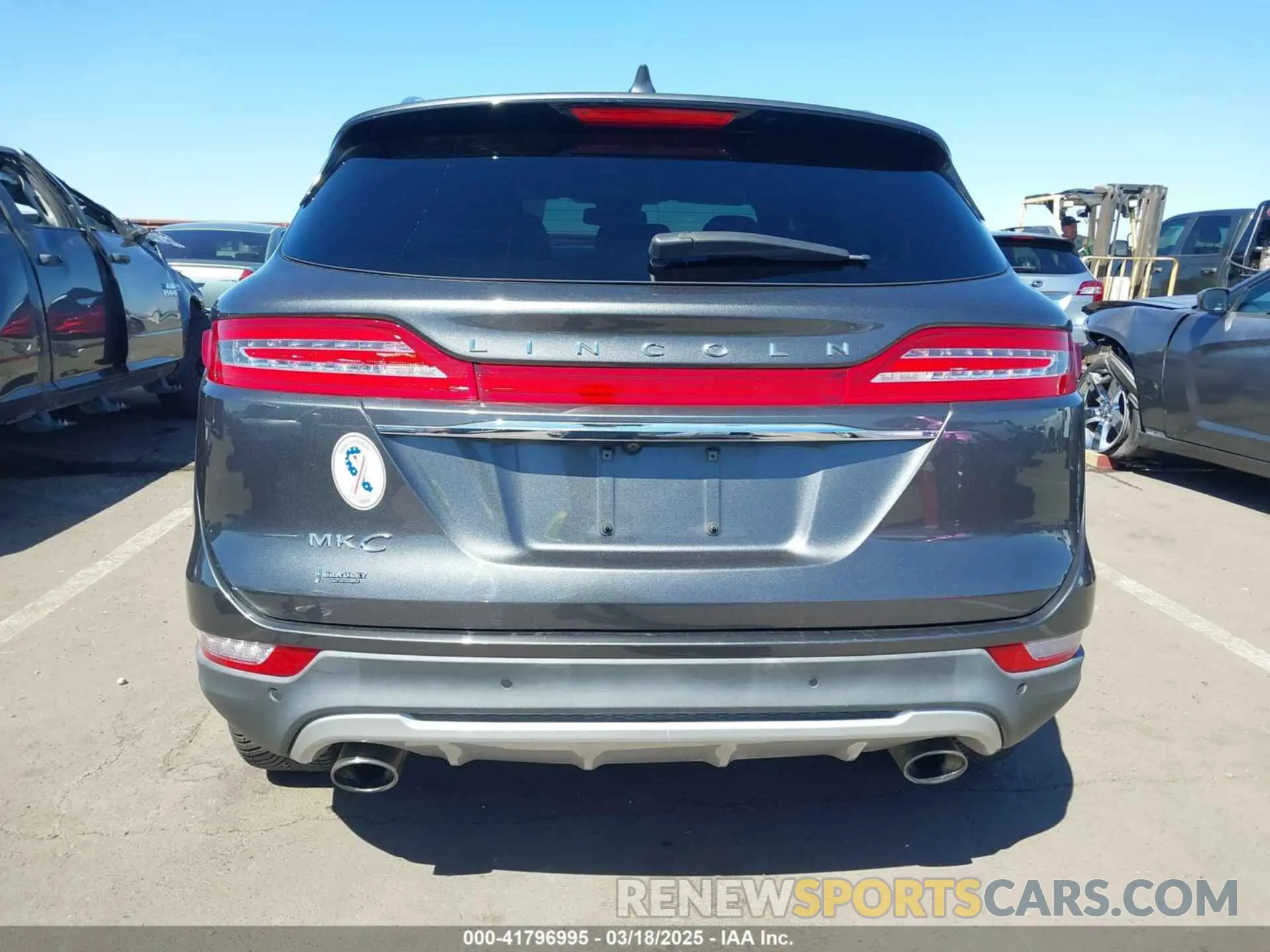 17 Photograph of a damaged car 5LMCJ3C90KUL23099 LINCOLN MKC 2019