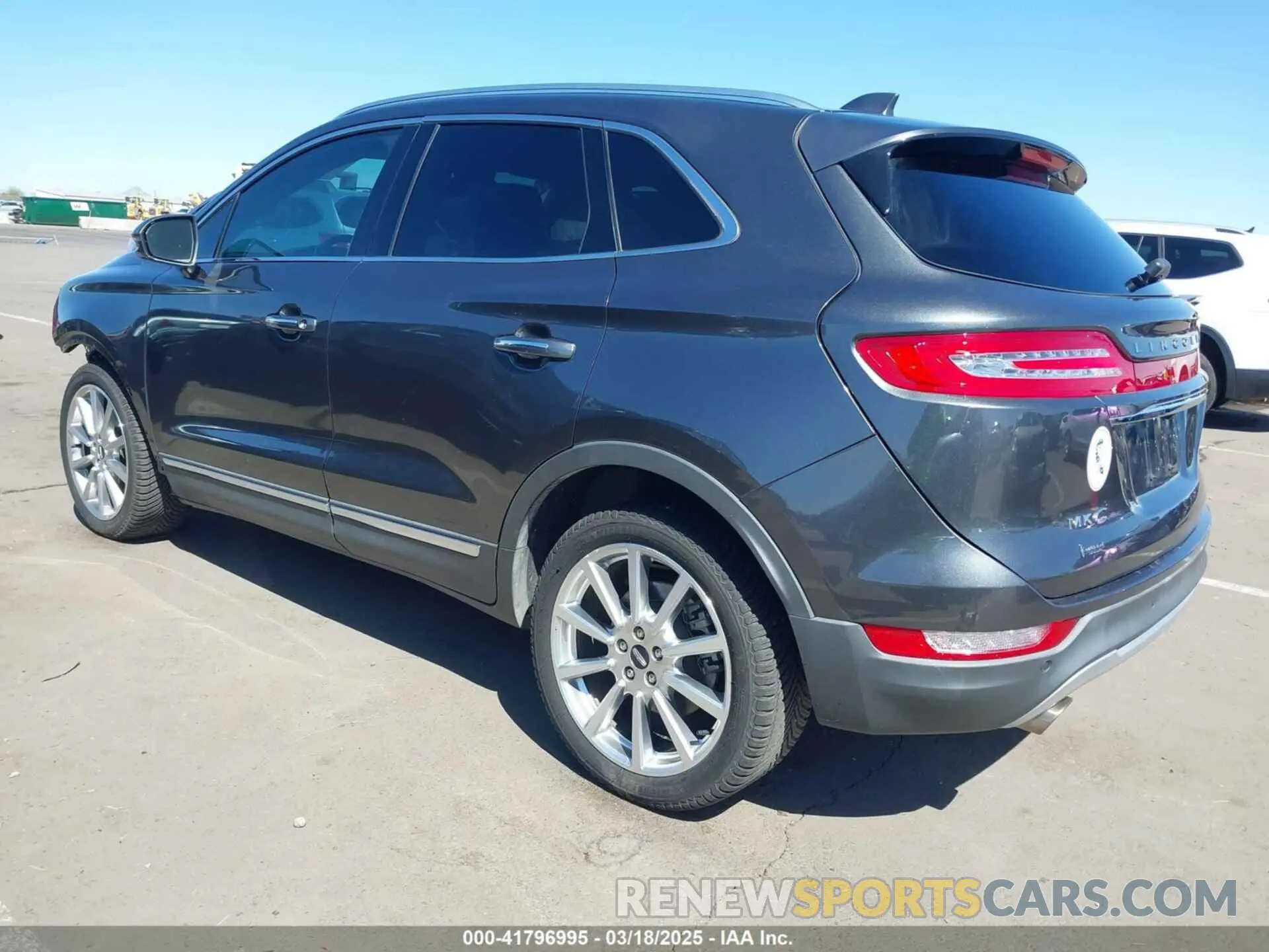 3 Photograph of a damaged car 5LMCJ3C90KUL23099 LINCOLN MKC 2019