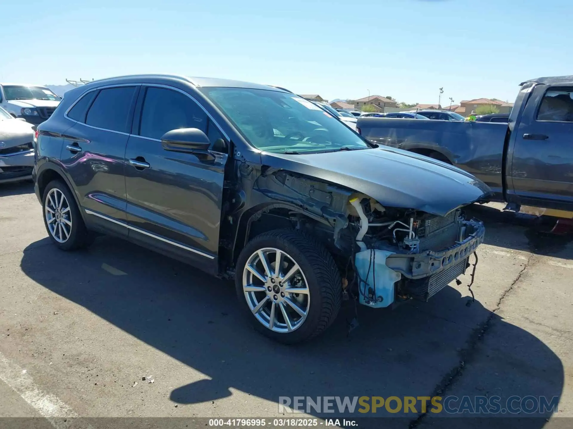 6 Photograph of a damaged car 5LMCJ3C90KUL23099 LINCOLN MKC 2019