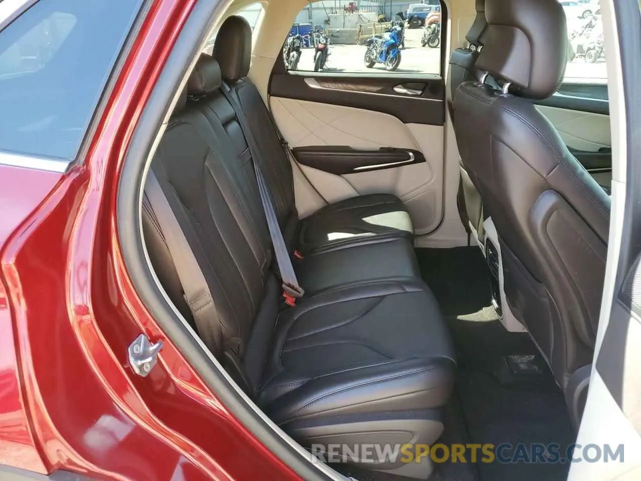 11 Фотография поврежденного автомобиля 5LMCJ3C91KUL43975 LINCOLN MKC 2019