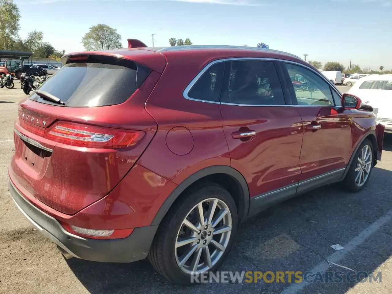 3 Фотография поврежденного автомобиля 5LMCJ3C91KUL43975 LINCOLN MKC 2019