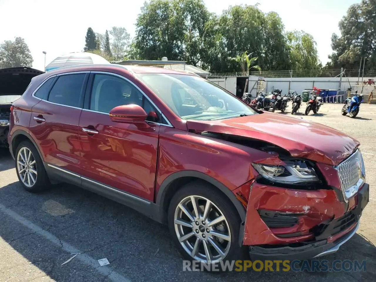4 Фотография поврежденного автомобиля 5LMCJ3C91KUL43975 LINCOLN MKC 2019