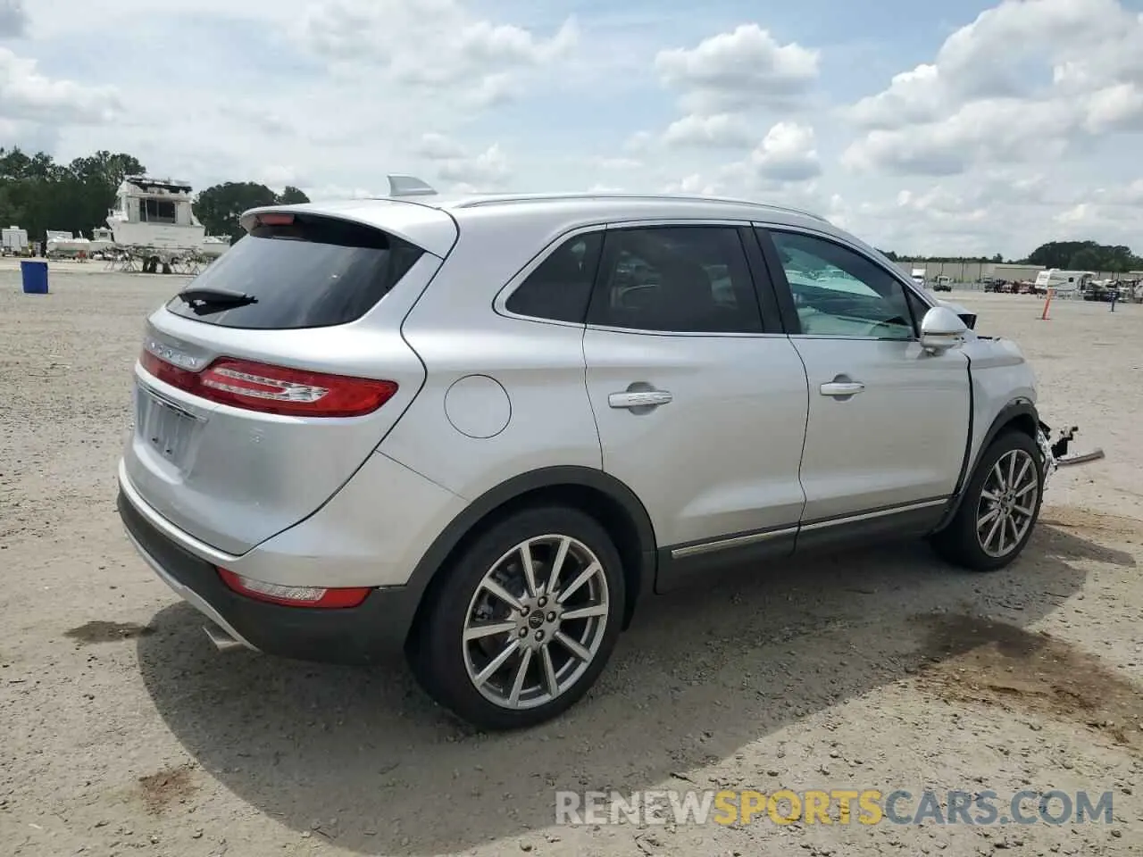 3 Photograph of a damaged car 5LMCJ3C93KUL12114 LINCOLN MKC 2019