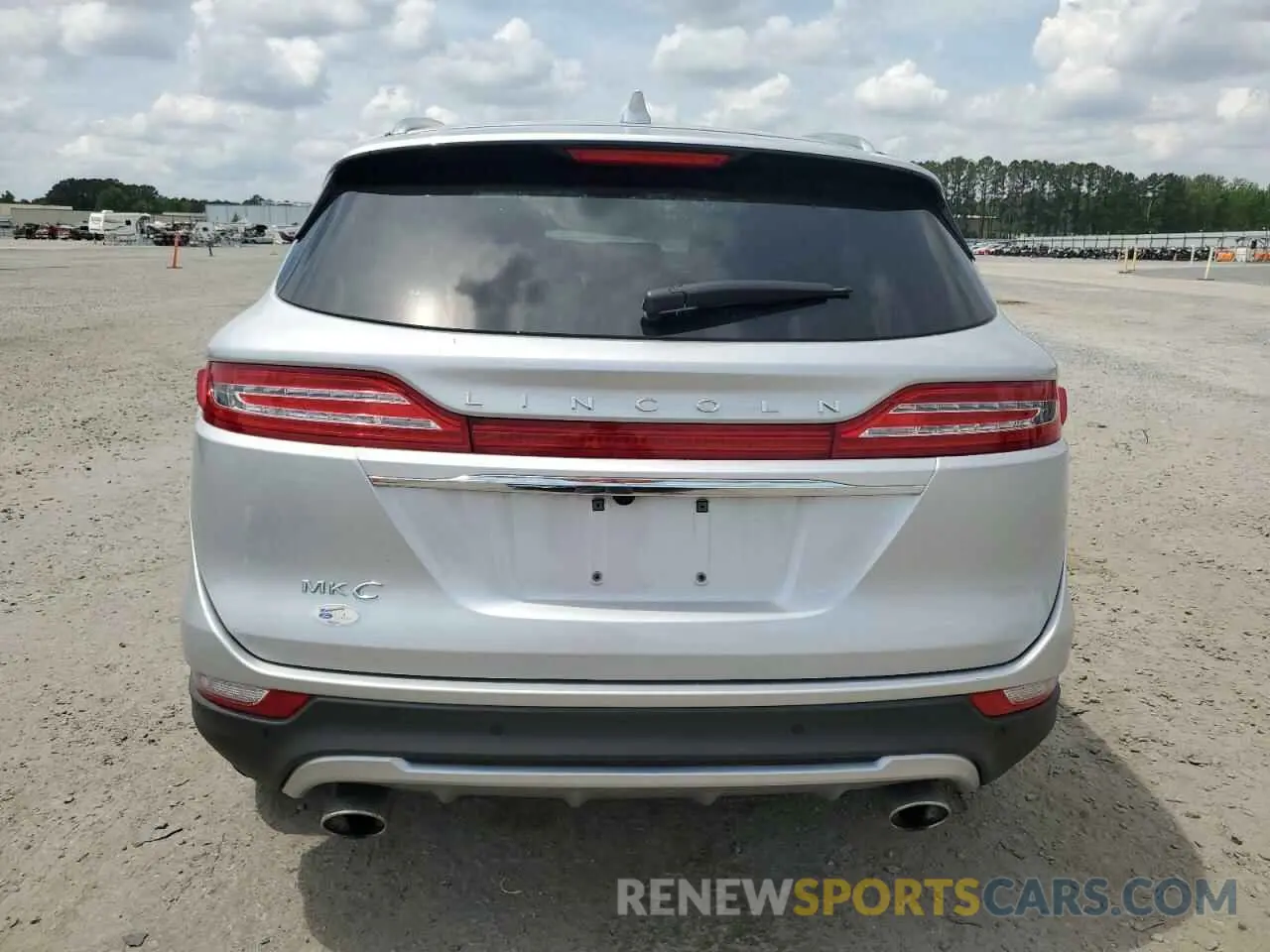 6 Photograph of a damaged car 5LMCJ3C93KUL12114 LINCOLN MKC 2019