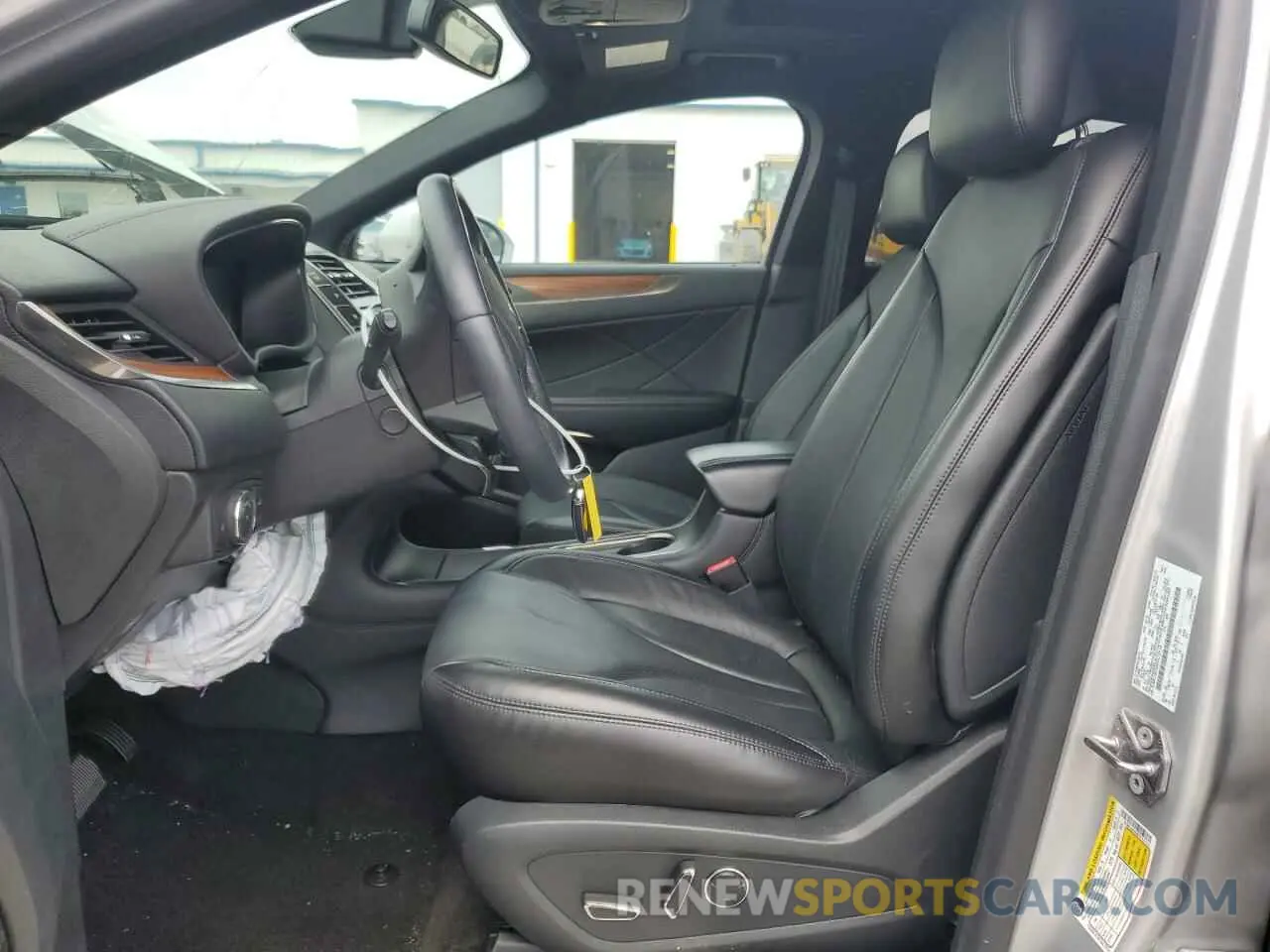 7 Photograph of a damaged car 5LMCJ3C93KUL12114 LINCOLN MKC 2019