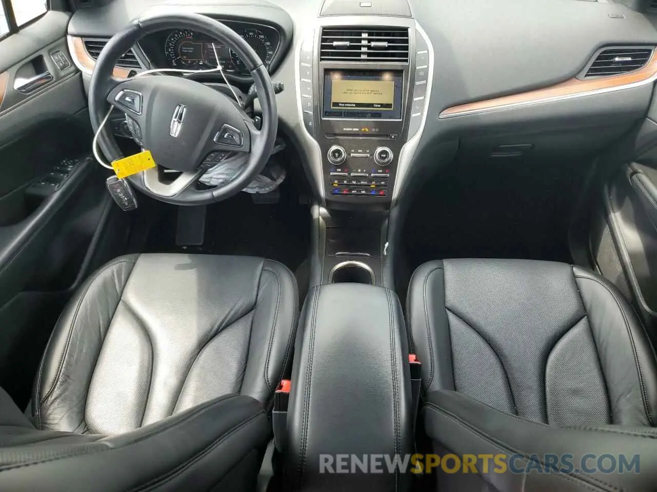 8 Photograph of a damaged car 5LMCJ3C93KUL12114 LINCOLN MKC 2019
