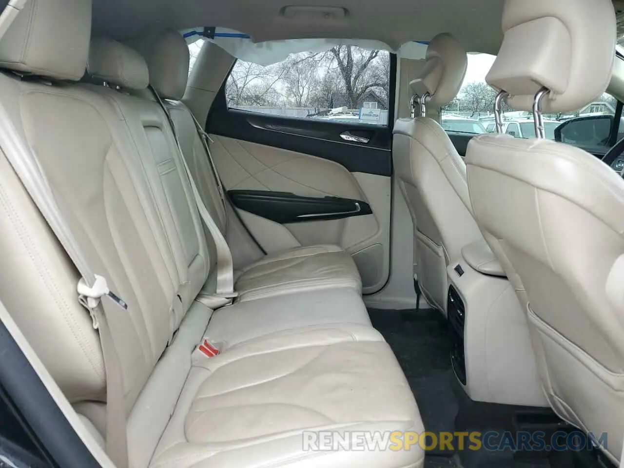 11 Photograph of a damaged car 5LMCJ3C94KUL02367 LINCOLN MKC 2019