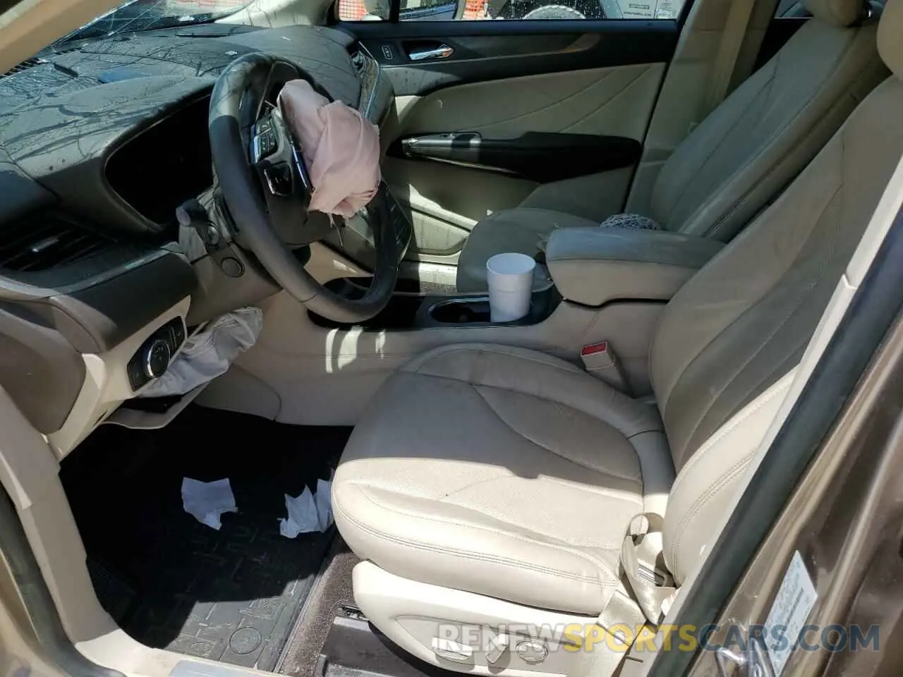 7 Photograph of a damaged car 5LMCJ3C97KUL02010 LINCOLN MKC 2019