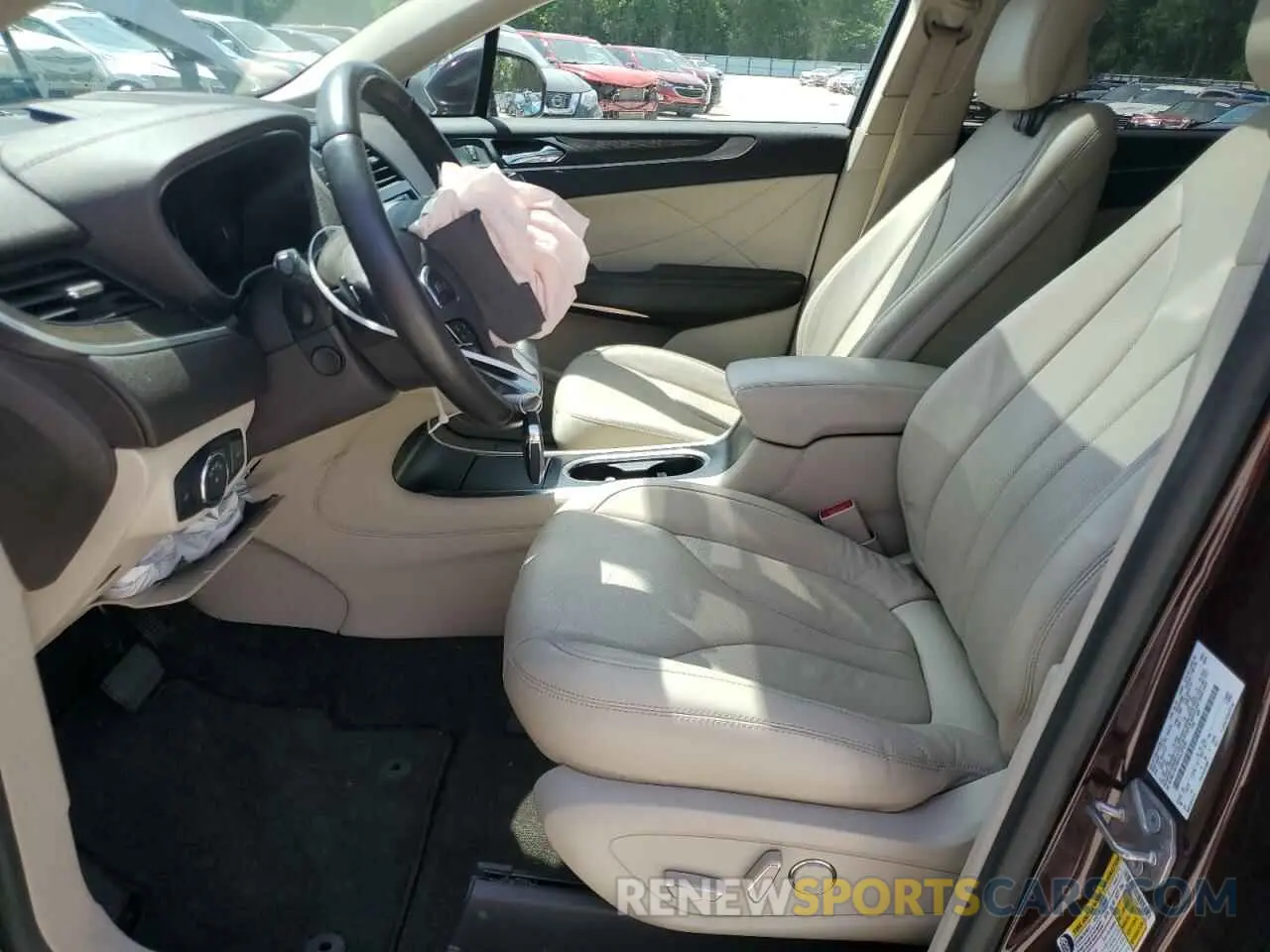 7 Photograph of a damaged car 5LMCJ3C99KUL37339 LINCOLN MKC 2019