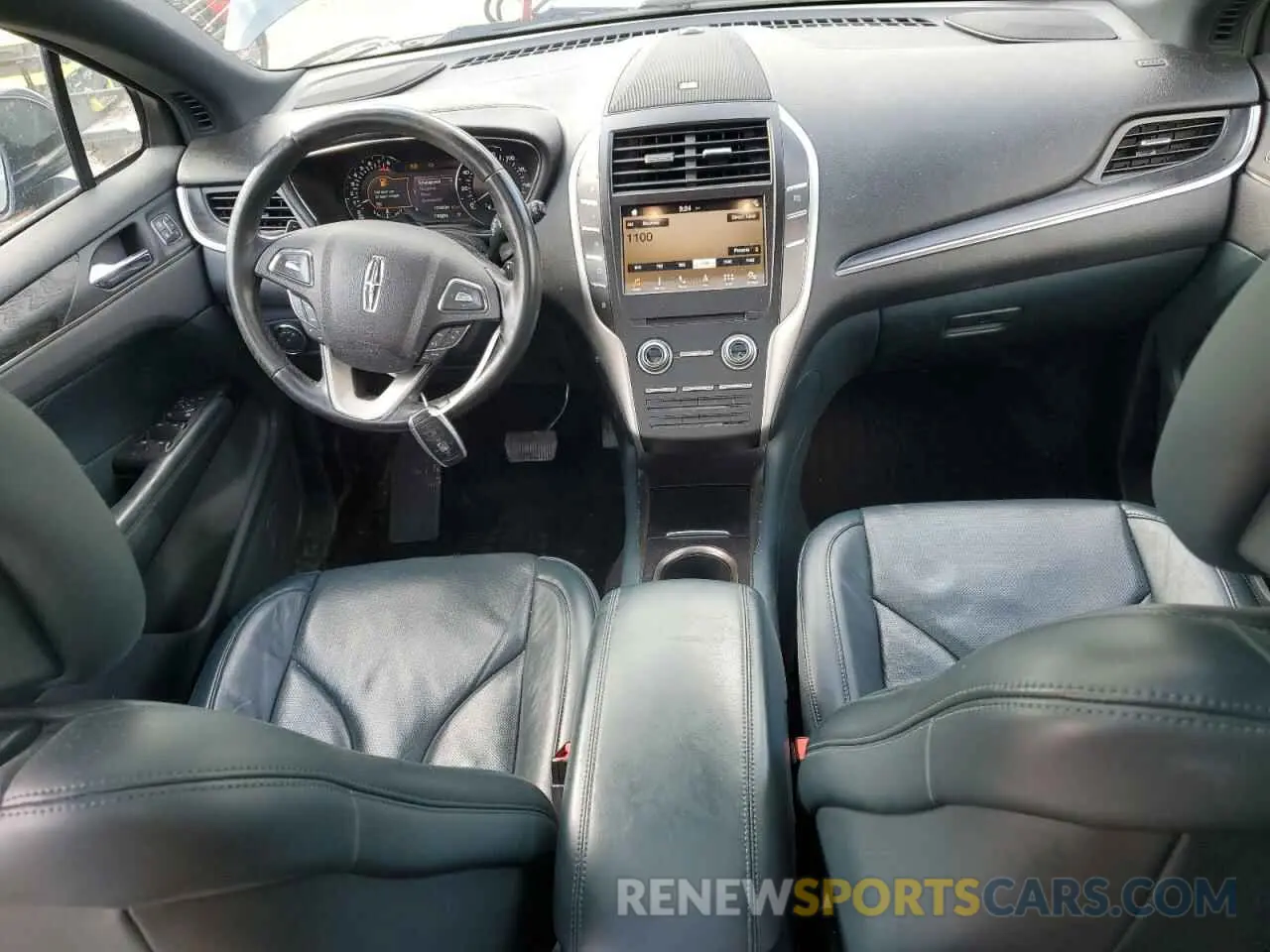 8 Photograph of a damaged car 5LMCJ3D93KUL04349 LINCOLN MKC 2019