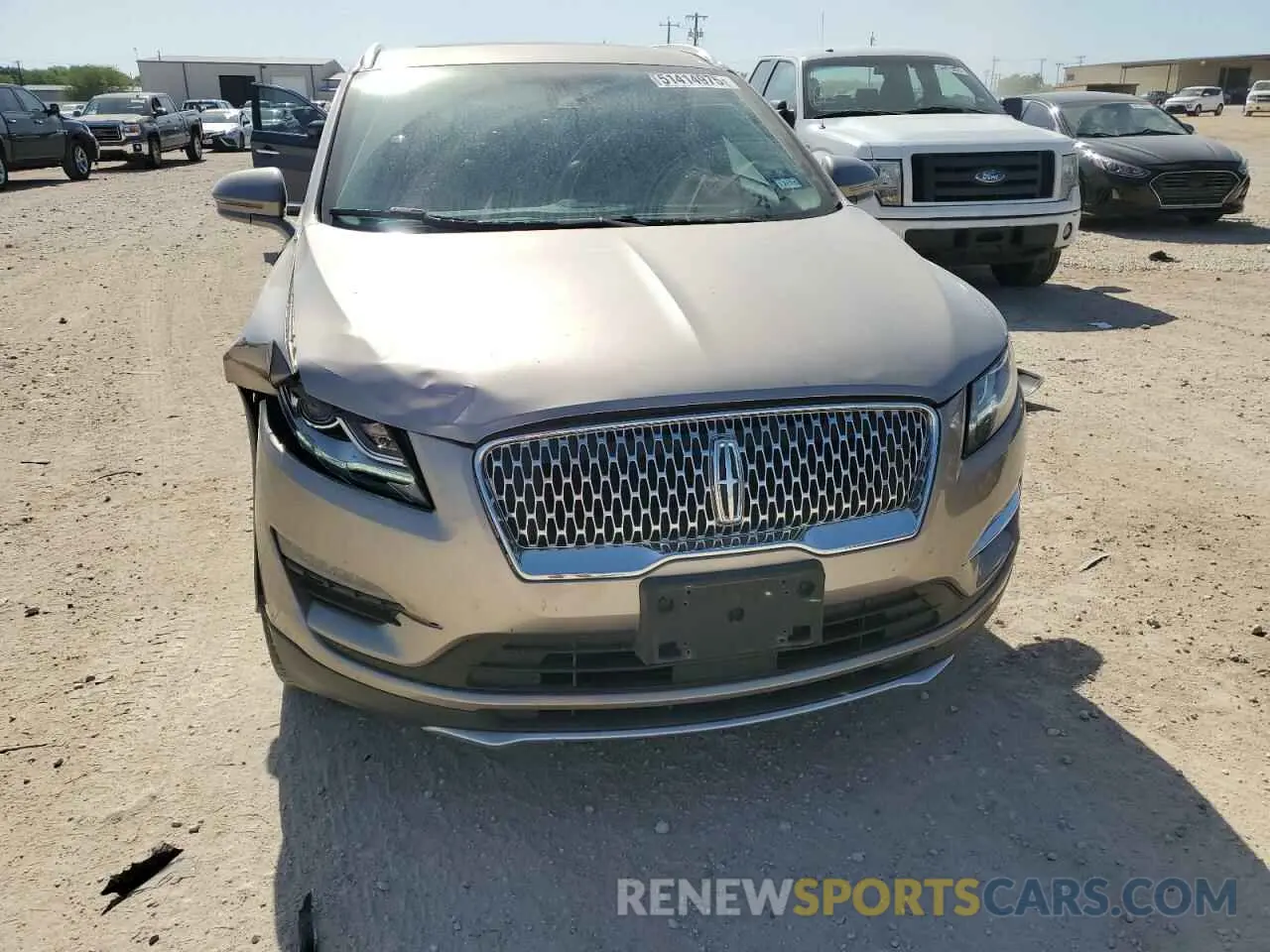 5 Photograph of a damaged car 5LMCJ3D95KUL19015 LINCOLN MKC 2019