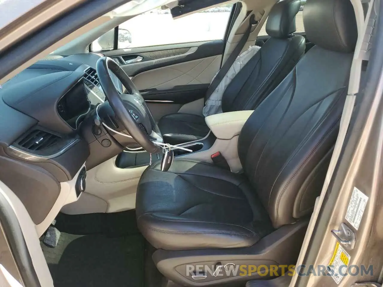 7 Photograph of a damaged car 5LMCJ3D95KUL19015 LINCOLN MKC 2019