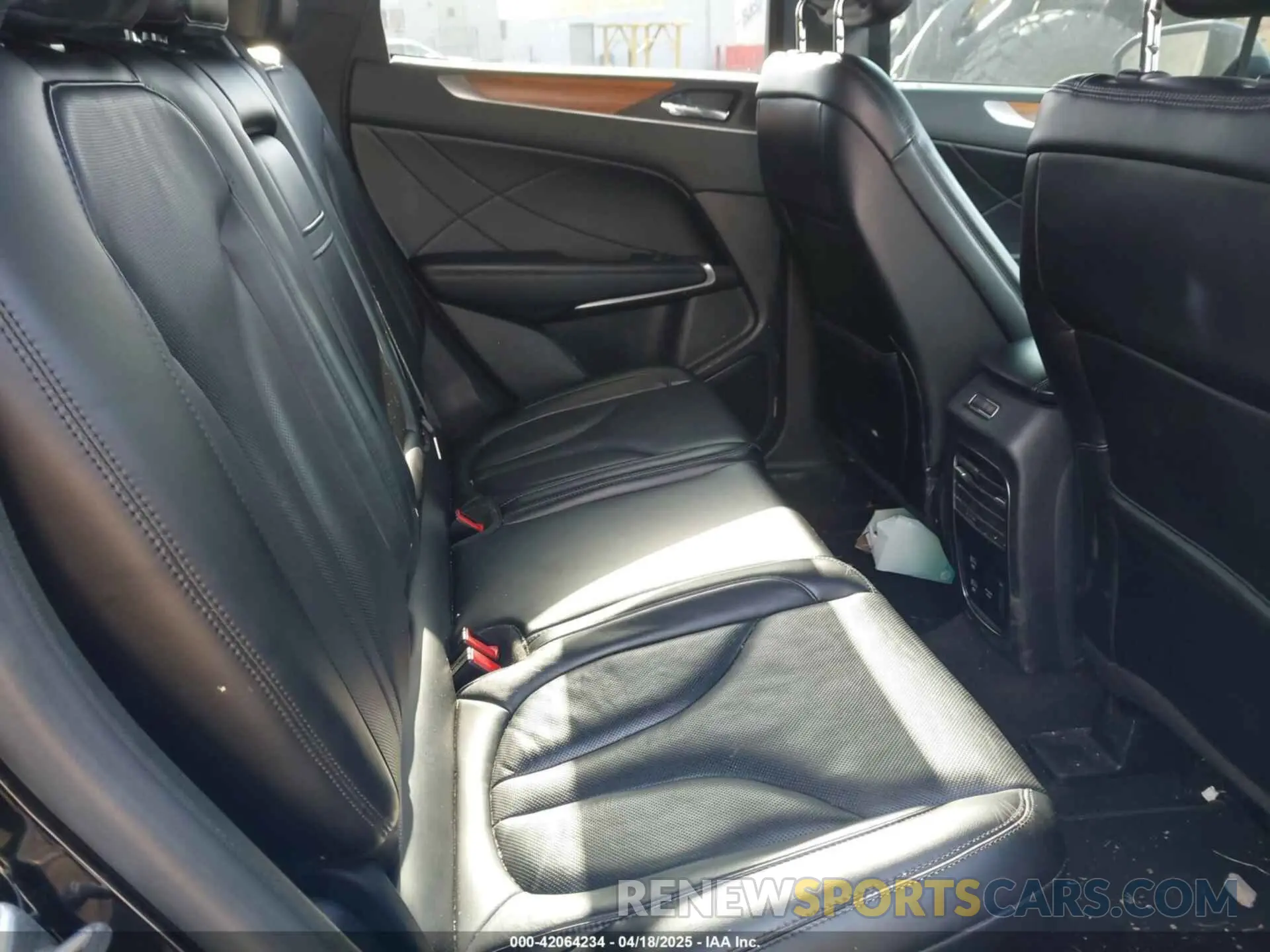 8 Фотография поврежденного автомобиля 5LMCJ3D96KUL46773 LINCOLN MKC 2019