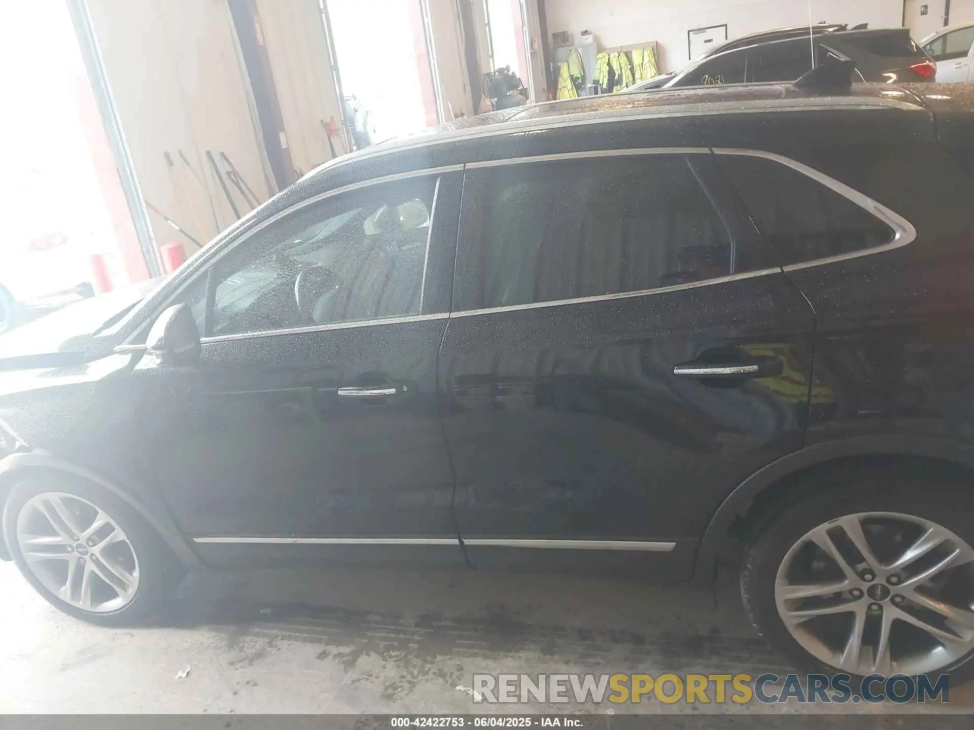 14 Photograph of a damaged car 5LMCJ3D98KUL17162 LINCOLN MKC 2019