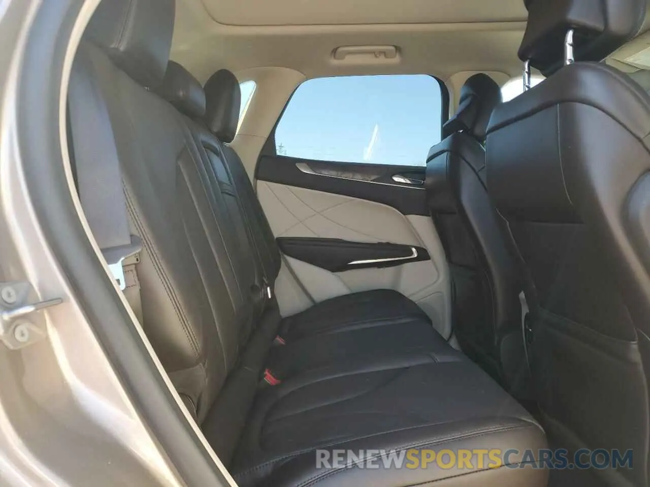 11 Фотография поврежденного автомобиля 5LMTJ3DH4KUL42308 LINCOLN MKC 2019