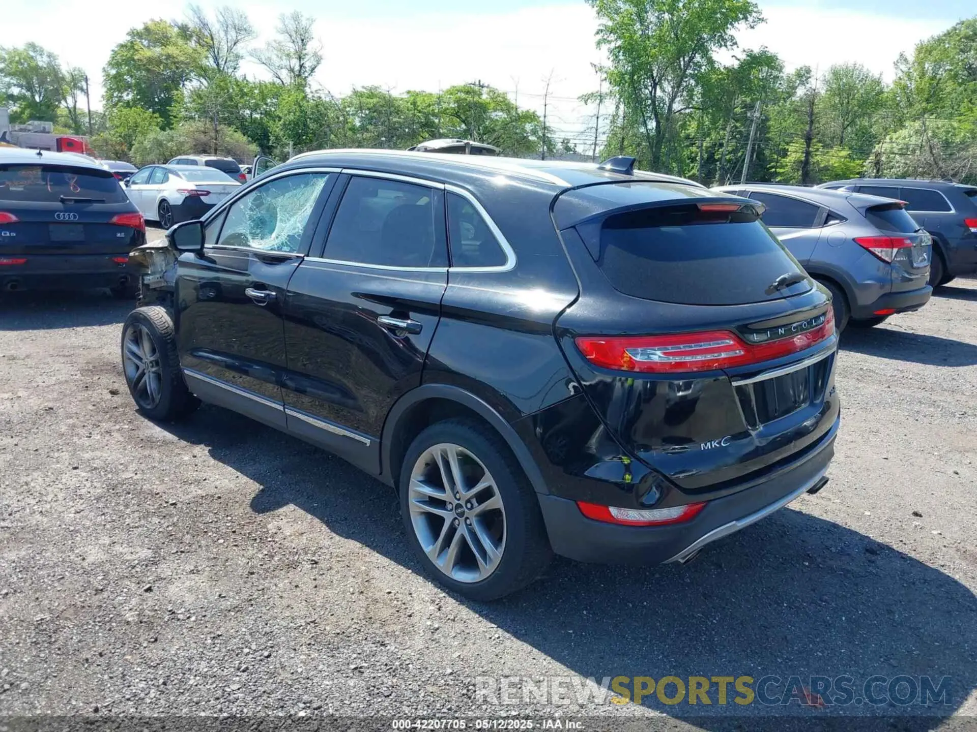 3 Photograph of a damaged car 5LMTJ3DH6KUL07611 LINCOLN MKC 2019