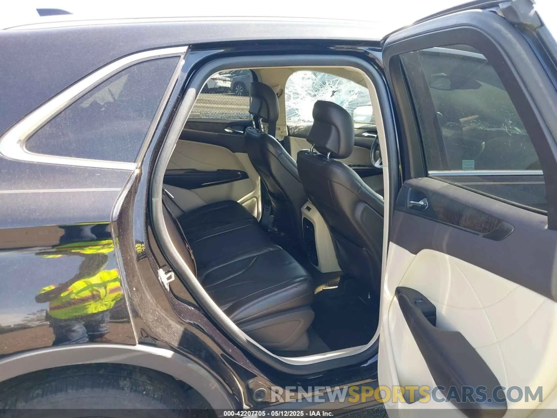 8 Photograph of a damaged car 5LMTJ3DH6KUL07611 LINCOLN MKC 2019