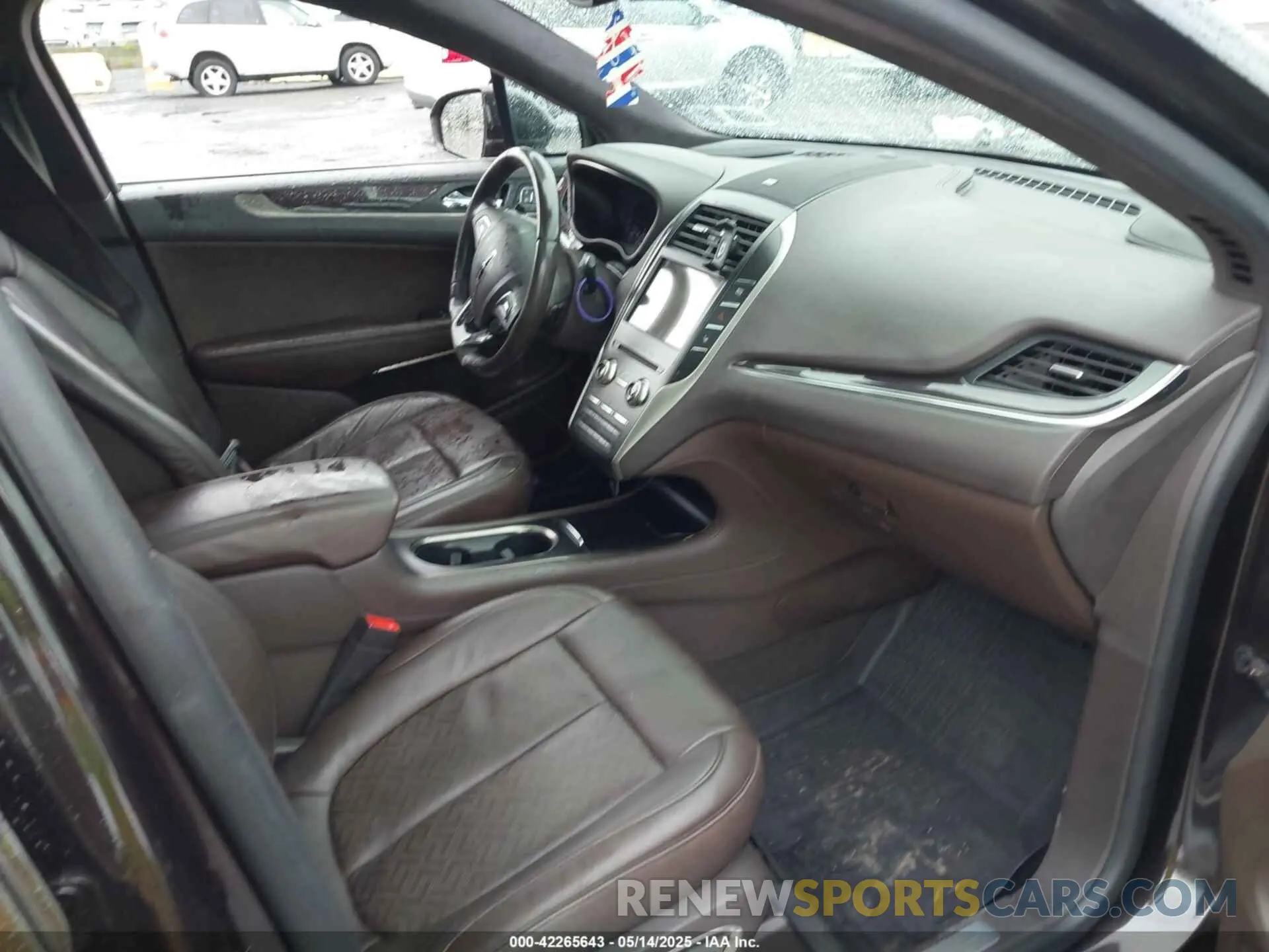 5 Фотография поврежденного автомобиля 5LMTJ4DH9KUL15045 LINCOLN MKC 2019