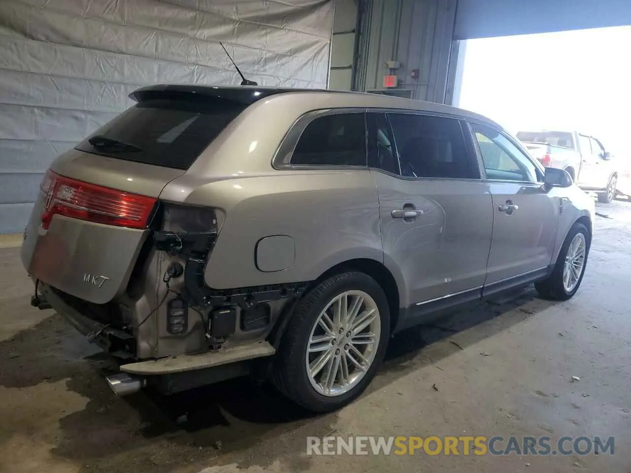 3 Фотография поврежденного автомобиля 2LMHJ5AT0KBL03982 LINCOLN MKT 2019