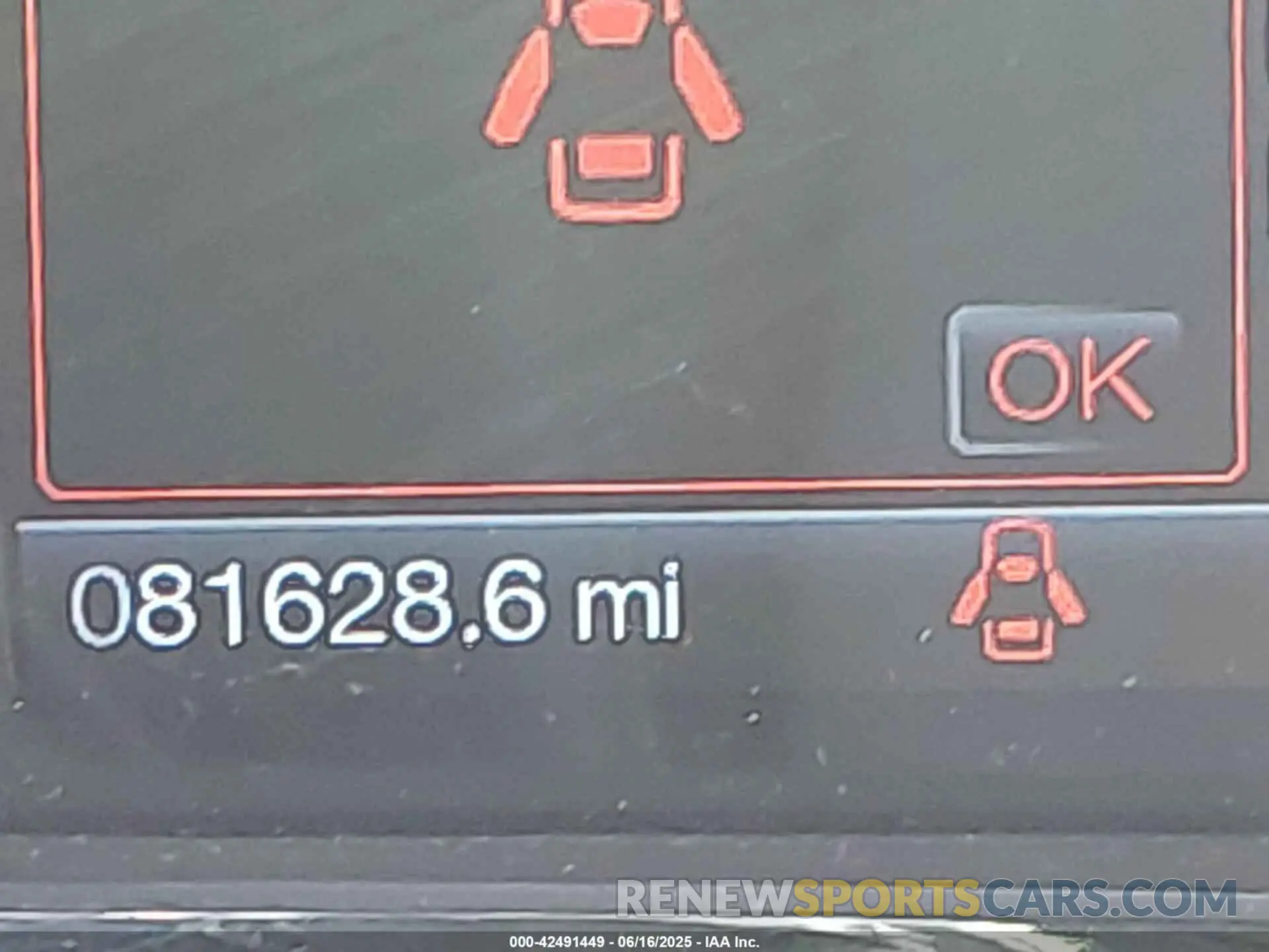 16 Photograph of a damaged car 2LMHJ5AT1KBL03571 LINCOLN MKT 2019