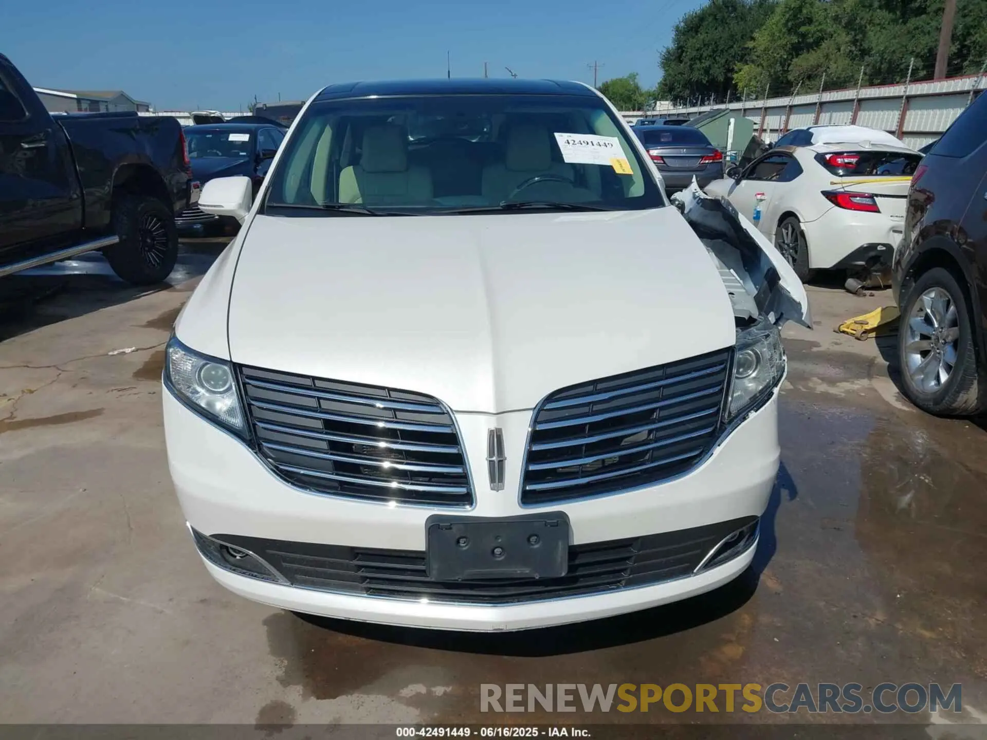 19 Photograph of a damaged car 2LMHJ5AT1KBL03571 LINCOLN MKT 2019