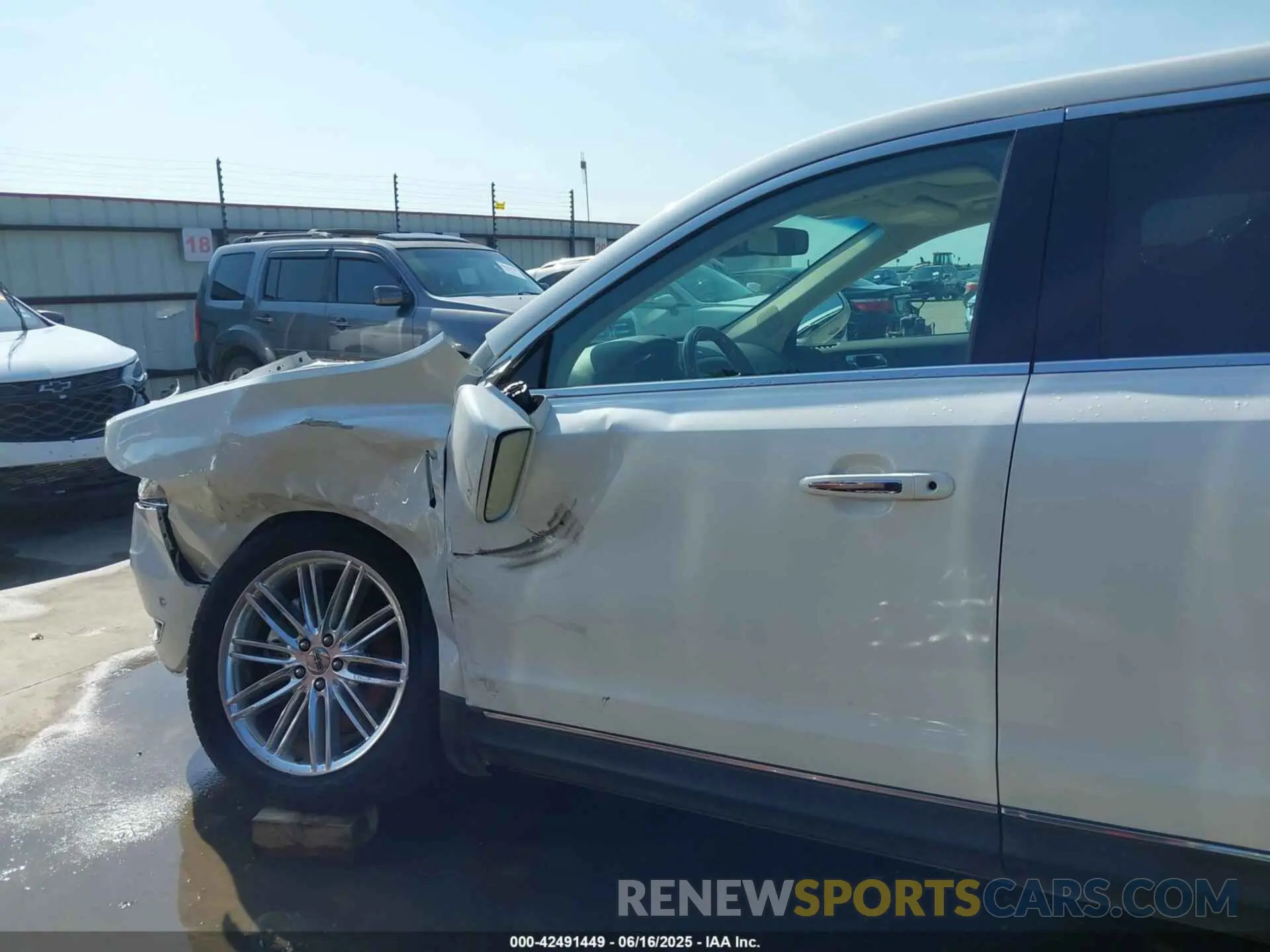 20 Photograph of a damaged car 2LMHJ5AT1KBL03571 LINCOLN MKT 2019