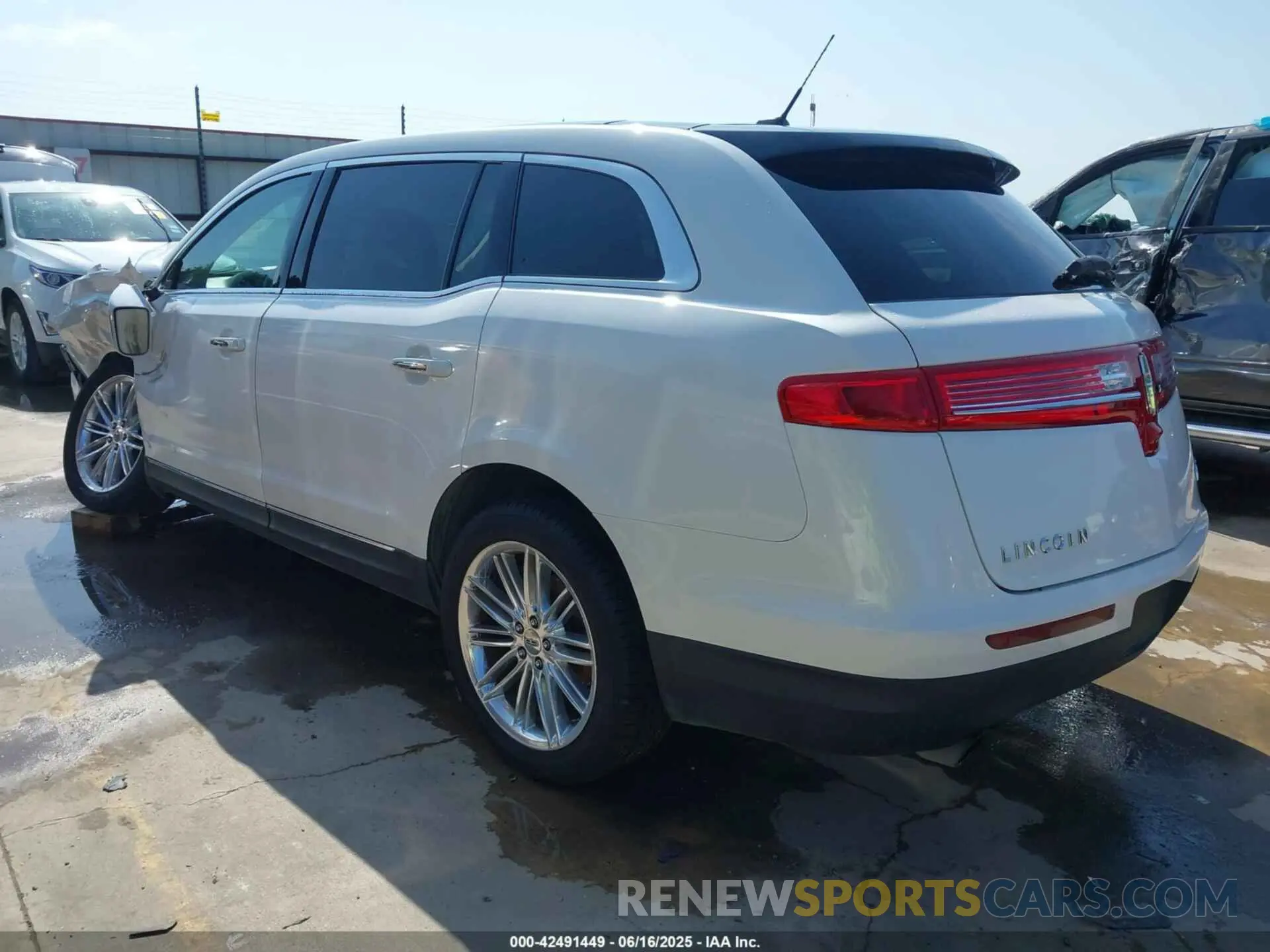 3 Photograph of a damaged car 2LMHJ5AT1KBL03571 LINCOLN MKT 2019