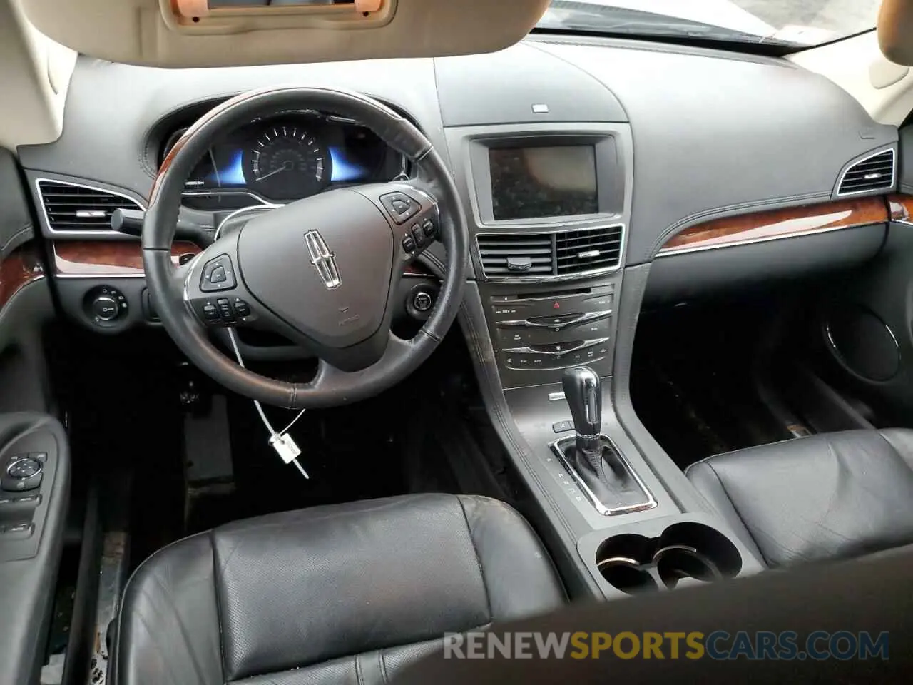 8 Фотография поврежденного автомобиля 2LMHJ5AT2KBL00632 LINCOLN MKT 2019