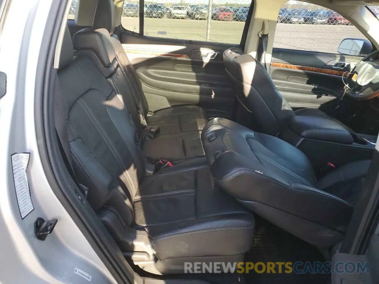 12 Photograph of a damaged car 2LMHJ5AT5KBL03170 LINCOLN MKT 2019